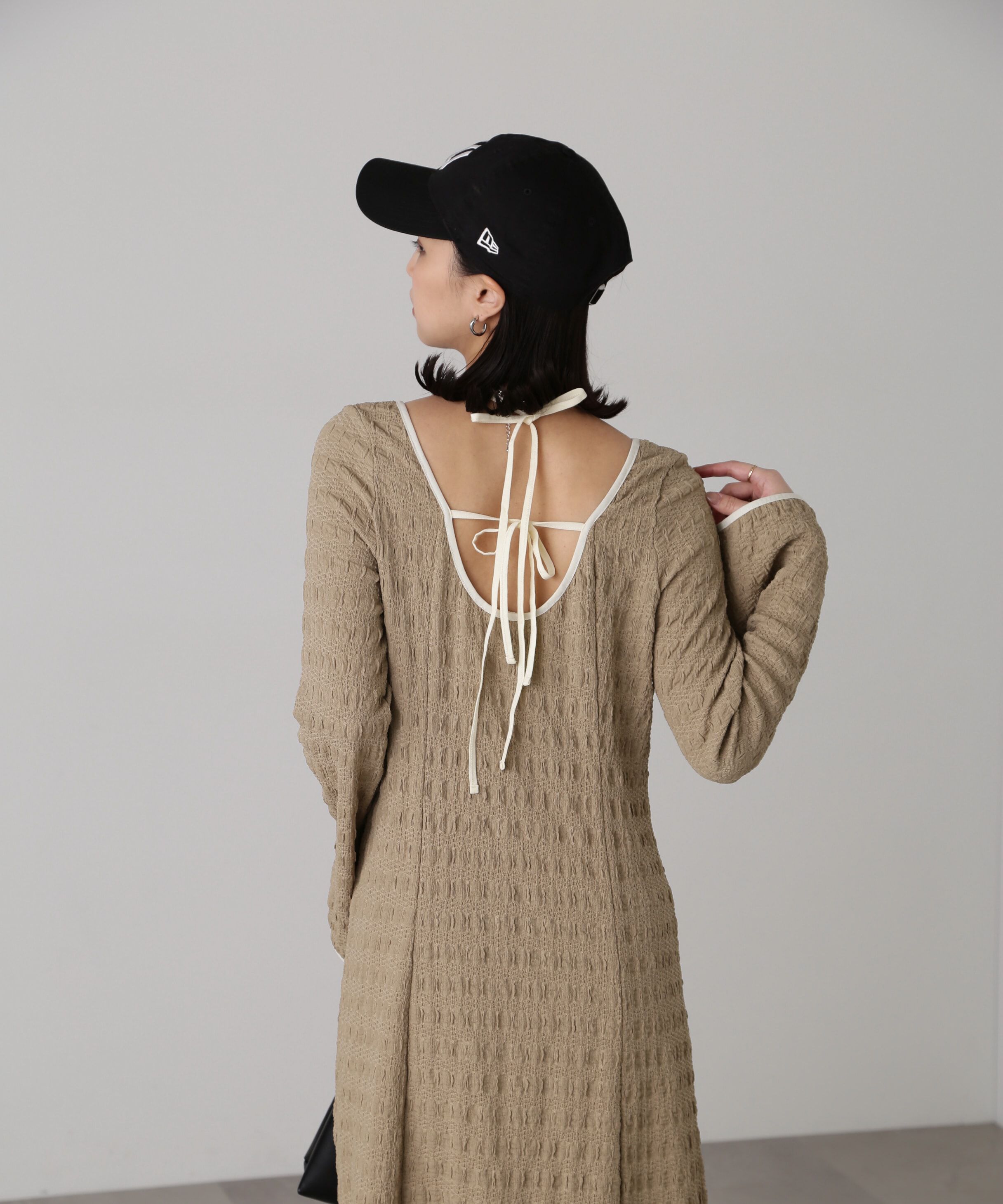  「カットアウトホルターネックワンピース」|ワンピース|