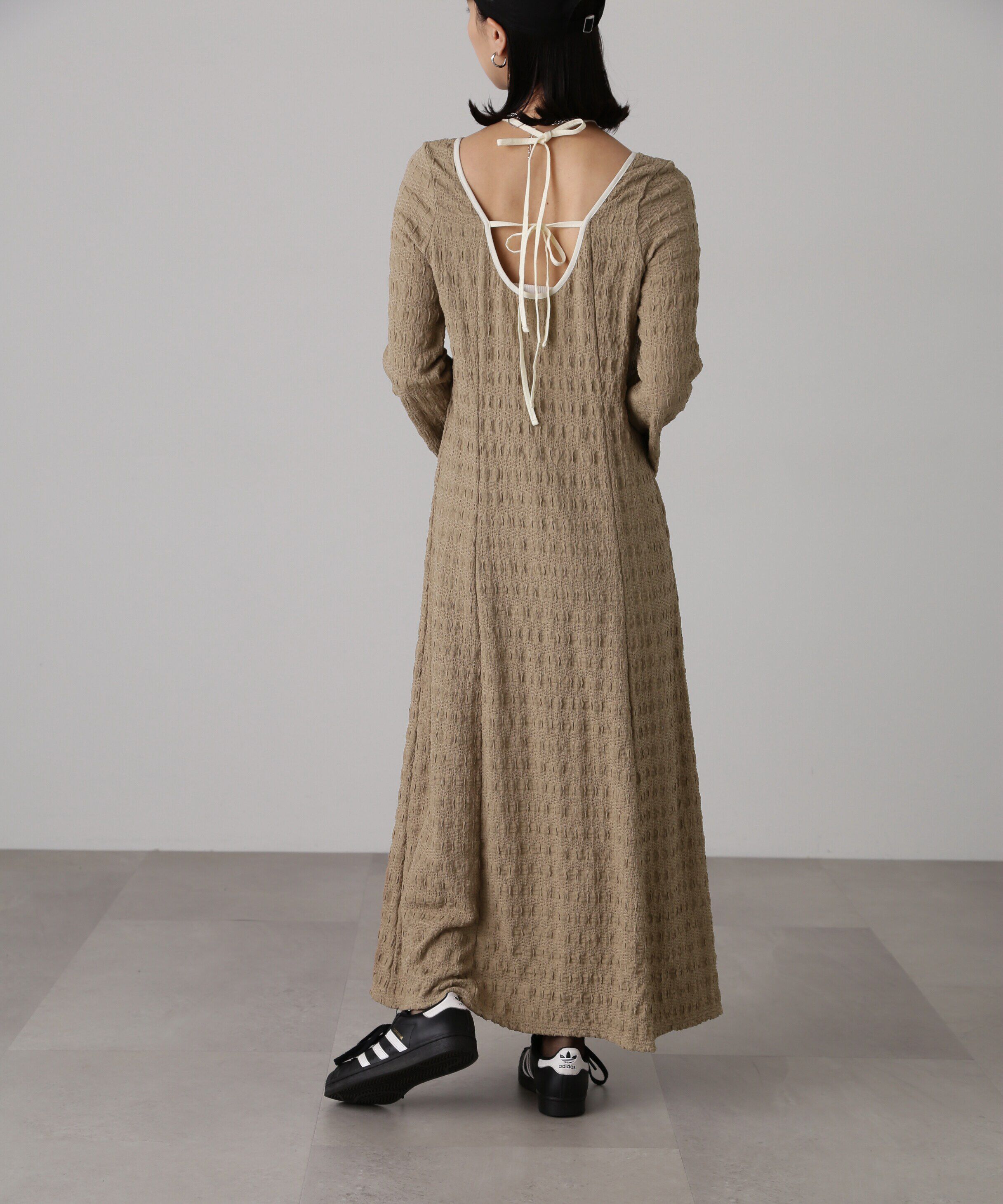  「カットアウトホルターネックワンピース」|ワンピース|