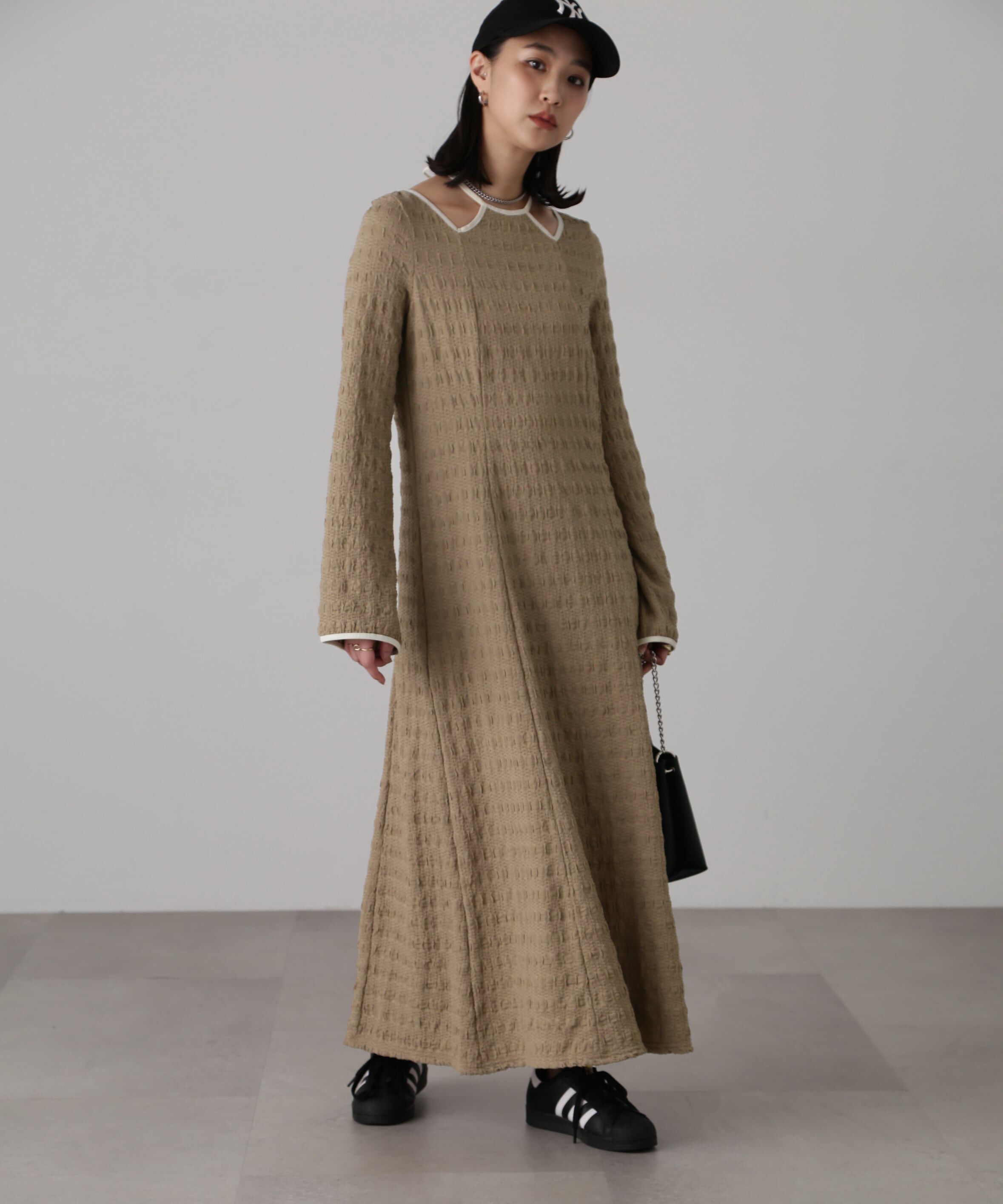  「カットアウトホルターネックワンピース」|ワンピース|