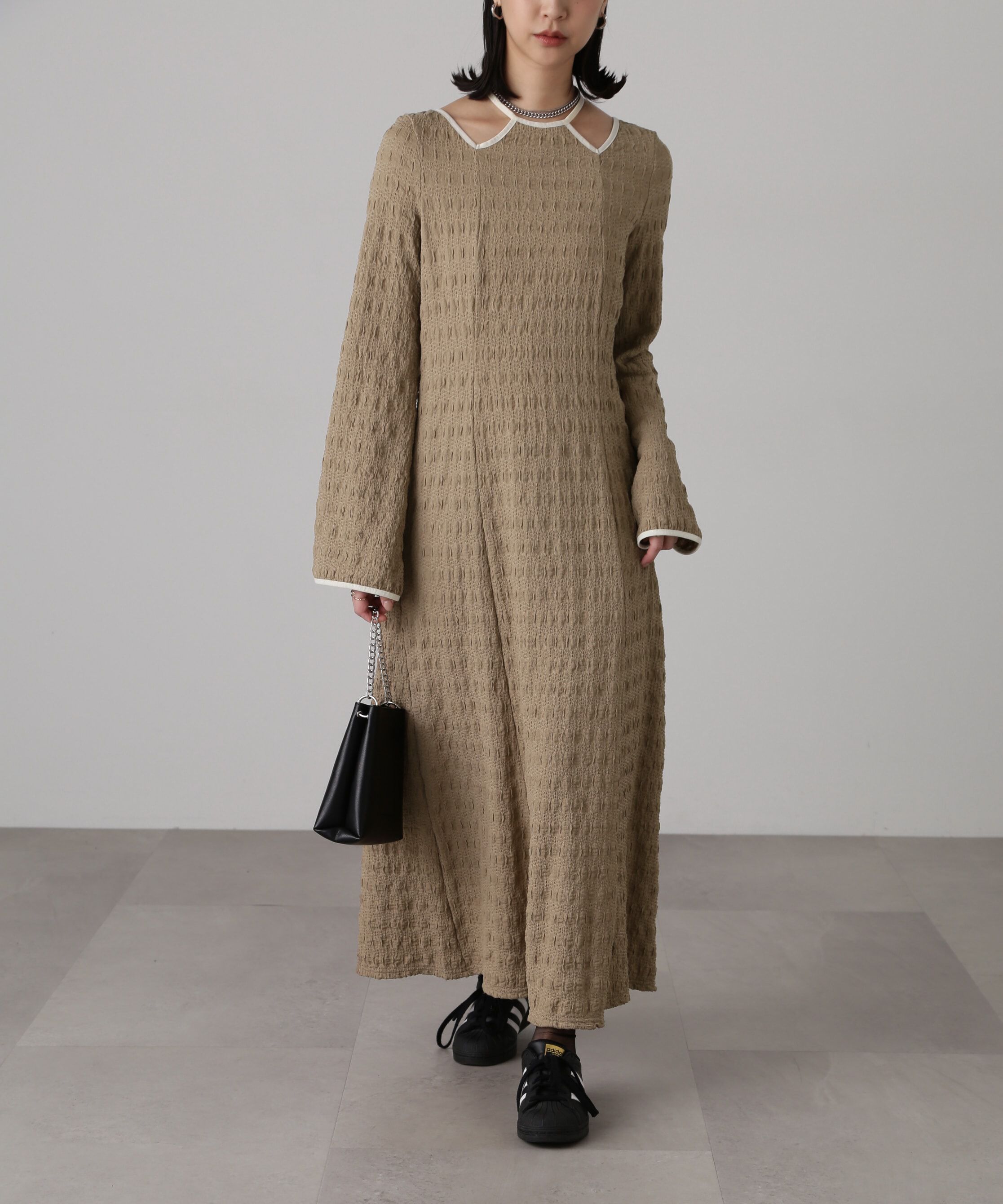  「カットアウトホルターネックワンピース」|ワンピース|