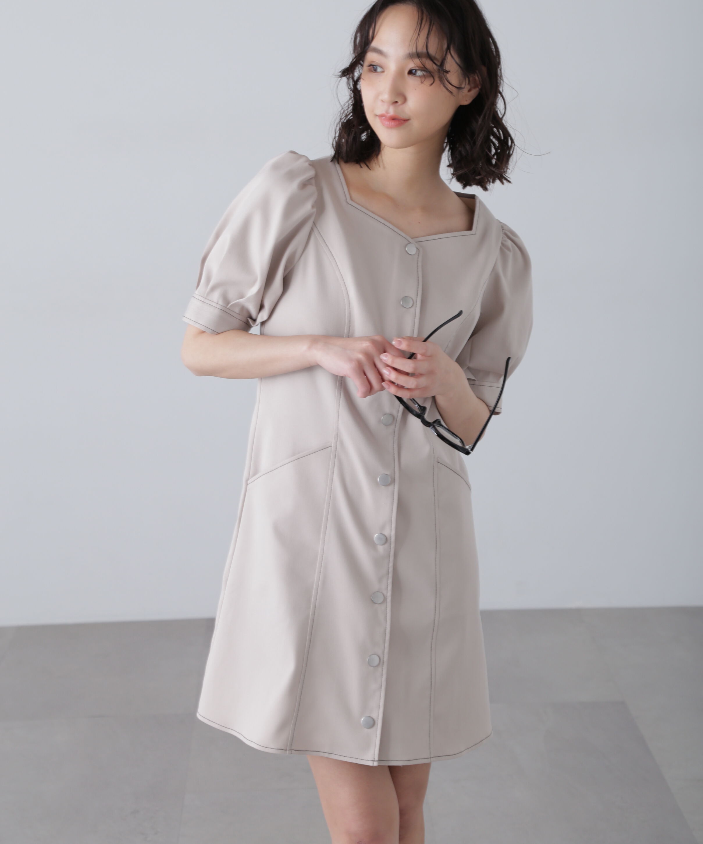  「配色ステッチ前開きミニワンピース」|ワンピース|オフ