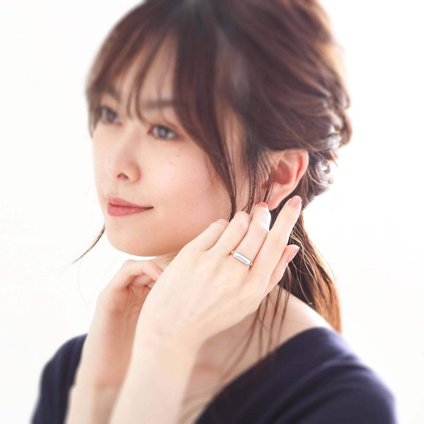 COCOSHNIK「K10カラーストーン（白蝶貝）シグネットリング細」|リング|