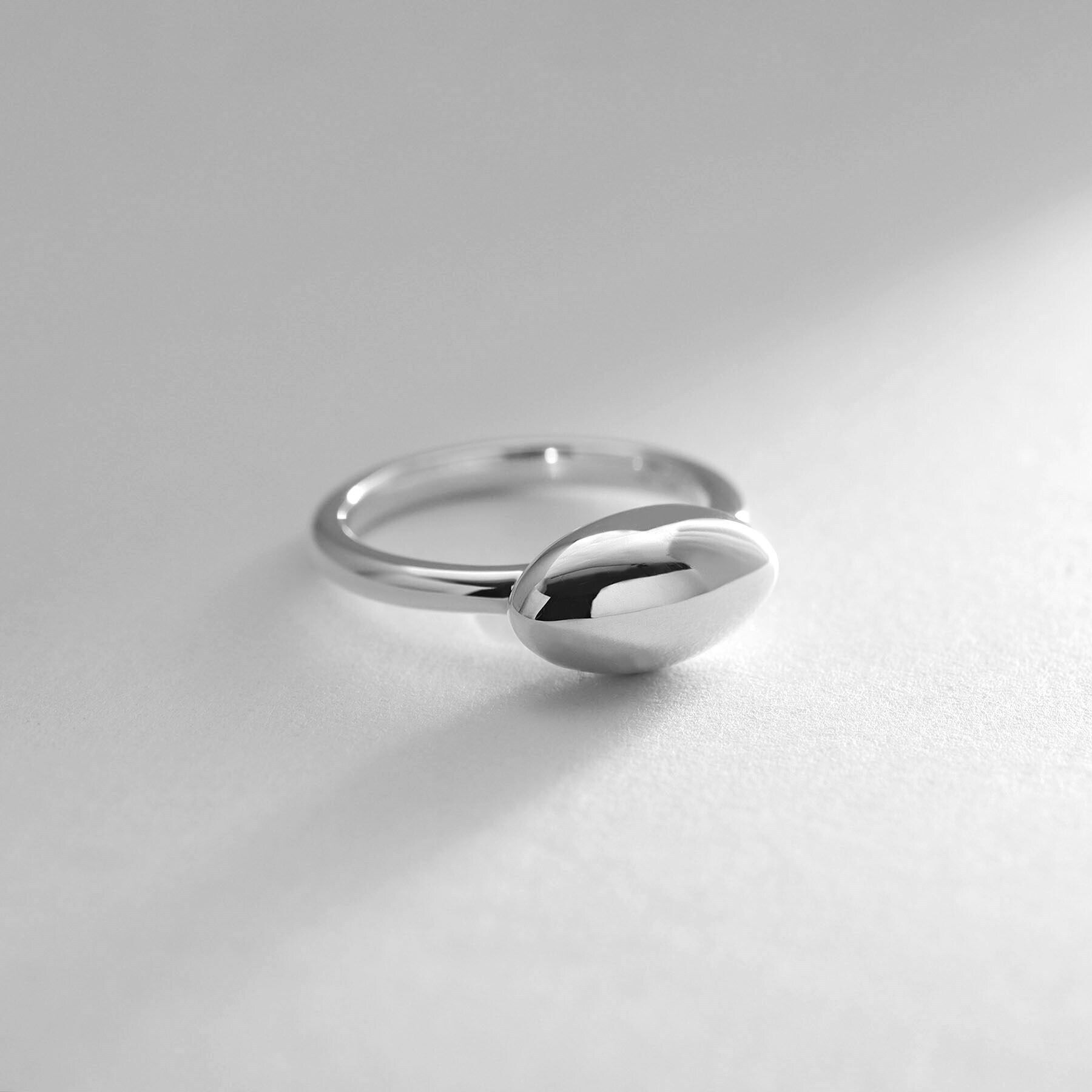 COCOSHNIK ONKITSCH「シルバー オーバルモチーフ スモールリング」|リング|