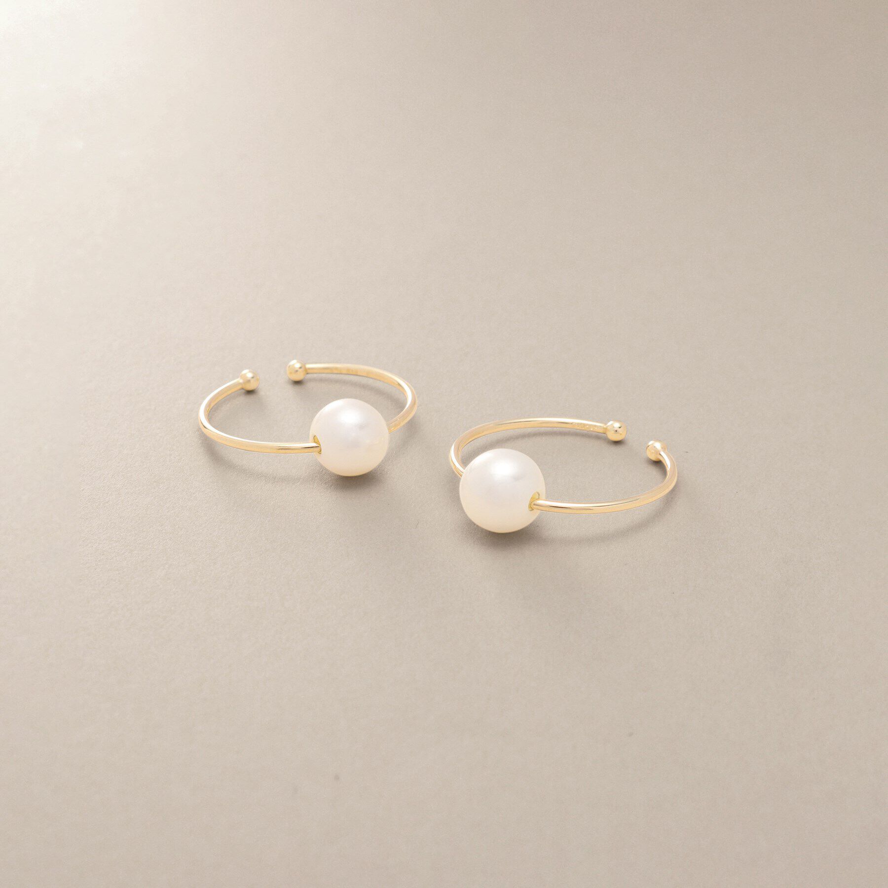 COCOSHNIK「K10パール フープ イヤーカフ（両耳用）」|イヤリング|イエローゴールド(1