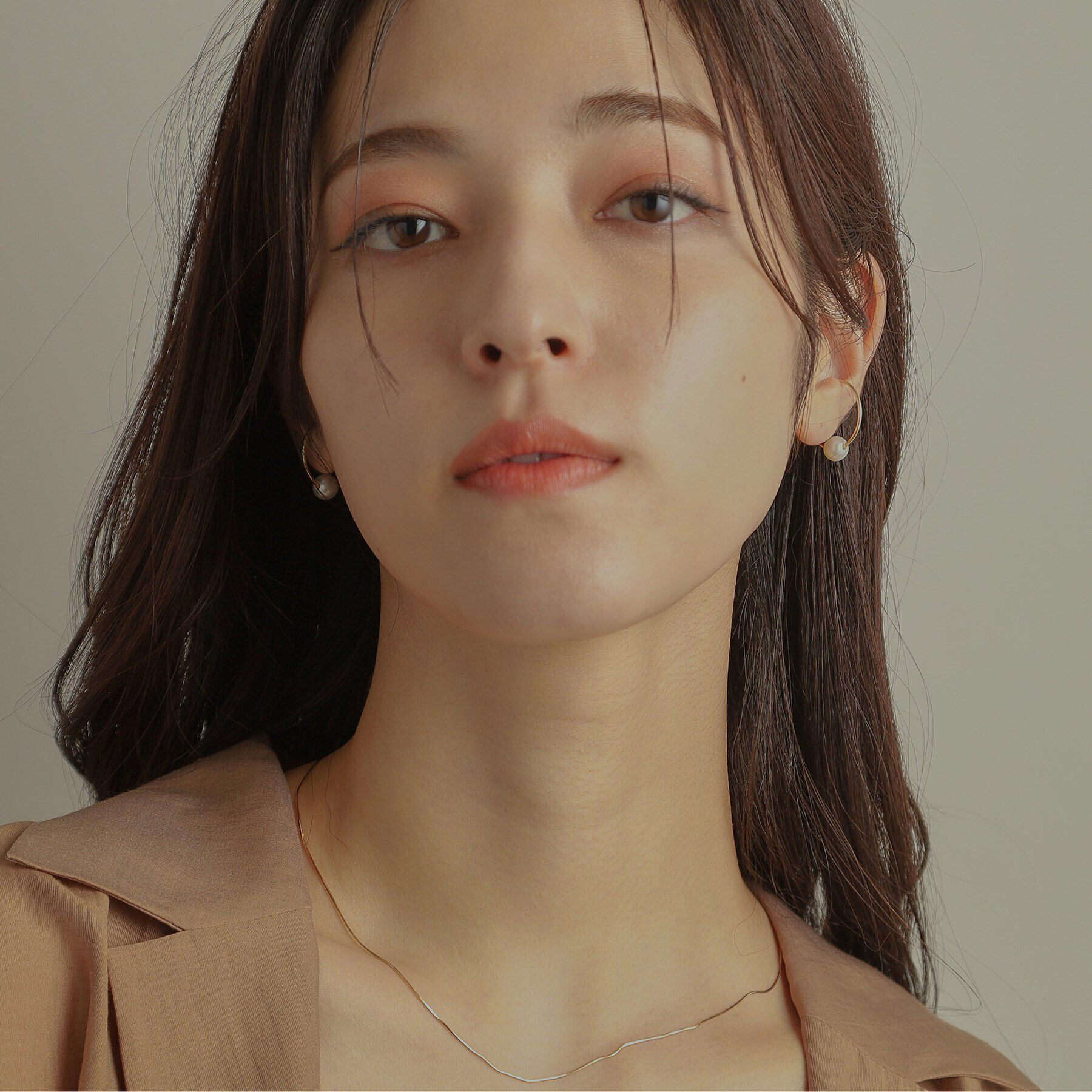 COCOSHNIK「K10パール フープ イヤーカフ（両耳用）」|イヤリング|