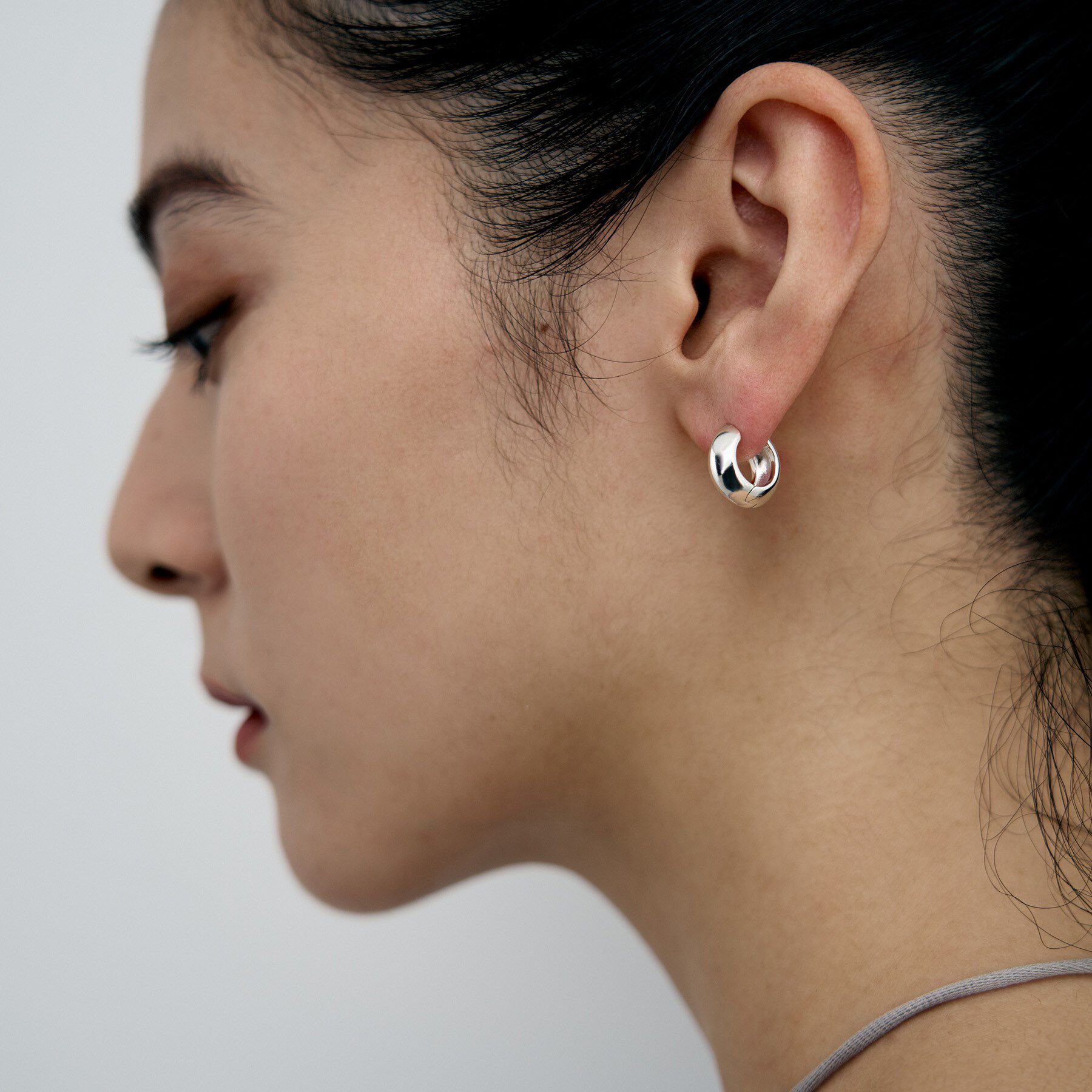 COCOSHNIK ONKITSCH「シルバー ハギーフープ リッジピアス」|ピアス|