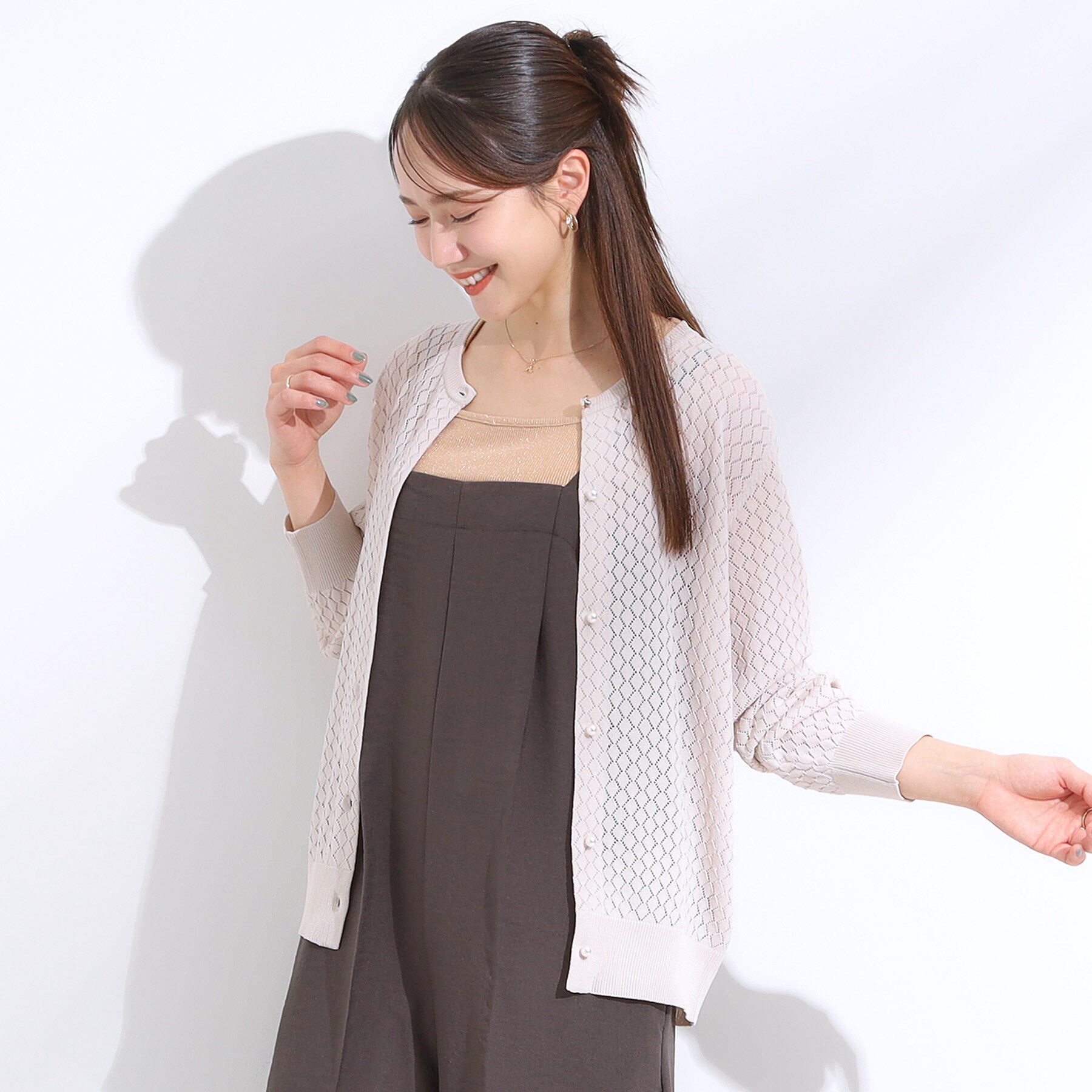 SHOO･LA･RUE「【S-LL】透かし編みが大人上品 マルチボタンニットカーディガン」|カーディガン|