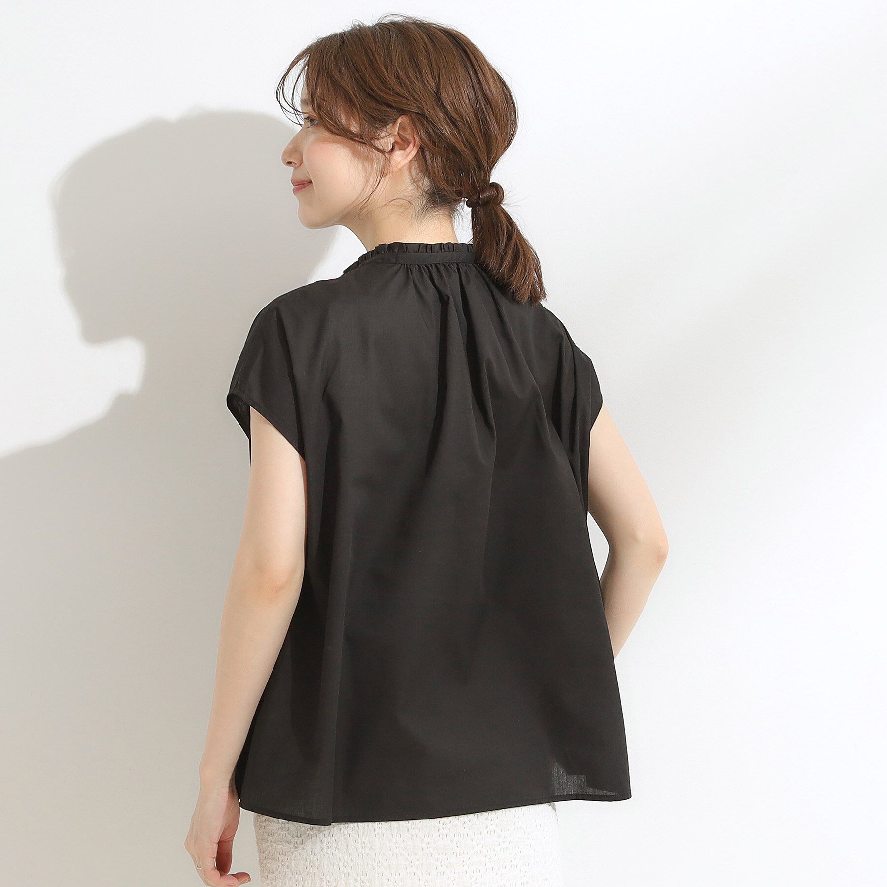 SHOO･LA･RUE「【洗える/S-LL】プチフリル襟が女性らしい フレンチスリーブシャツ」|シャツ・ブラウス|