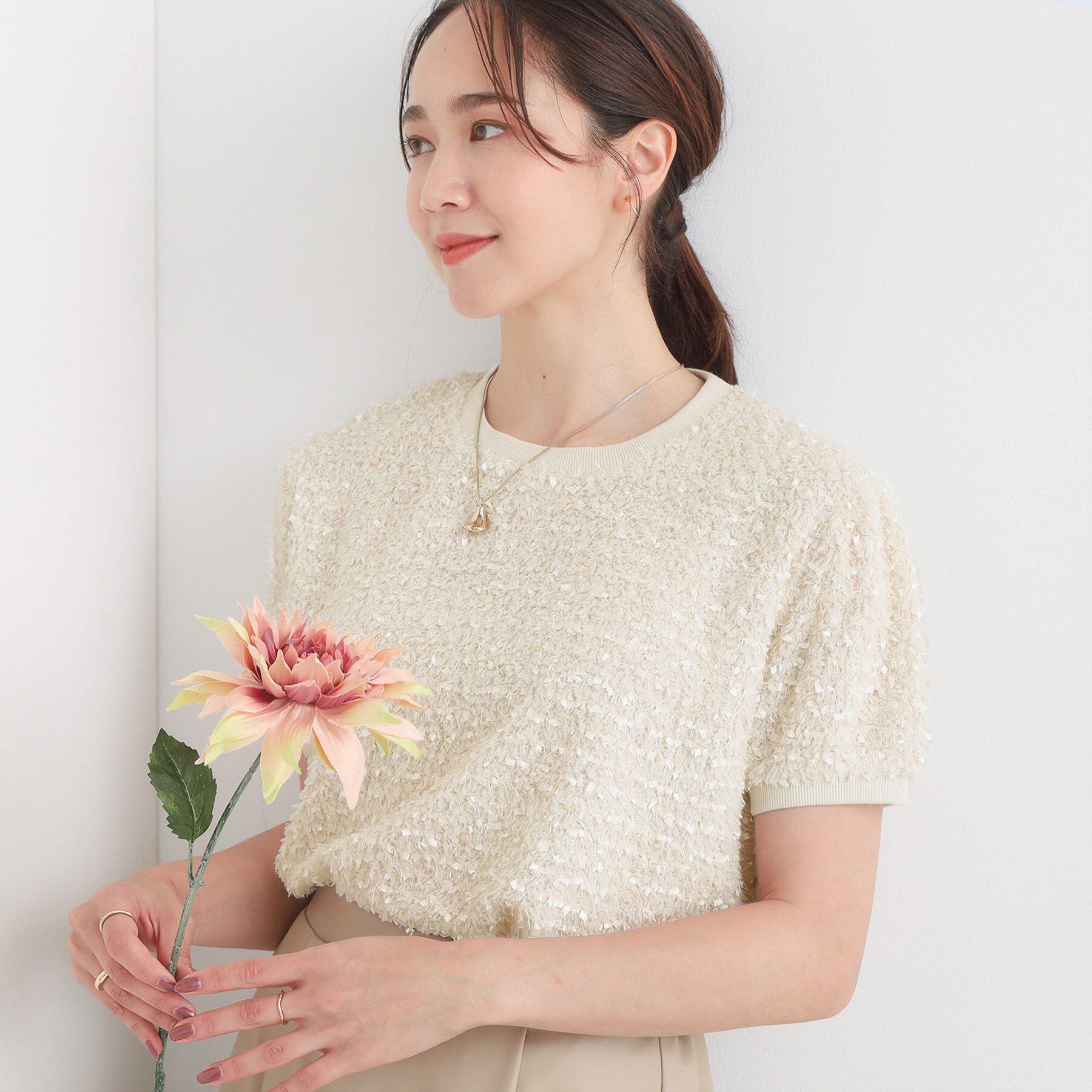 SHOO･LA･RUE「【S-LL】大人も着やすい愛らしさ リボンヤーン半袖トップス」|Tシャツ・カットソー|グレージュ(050)