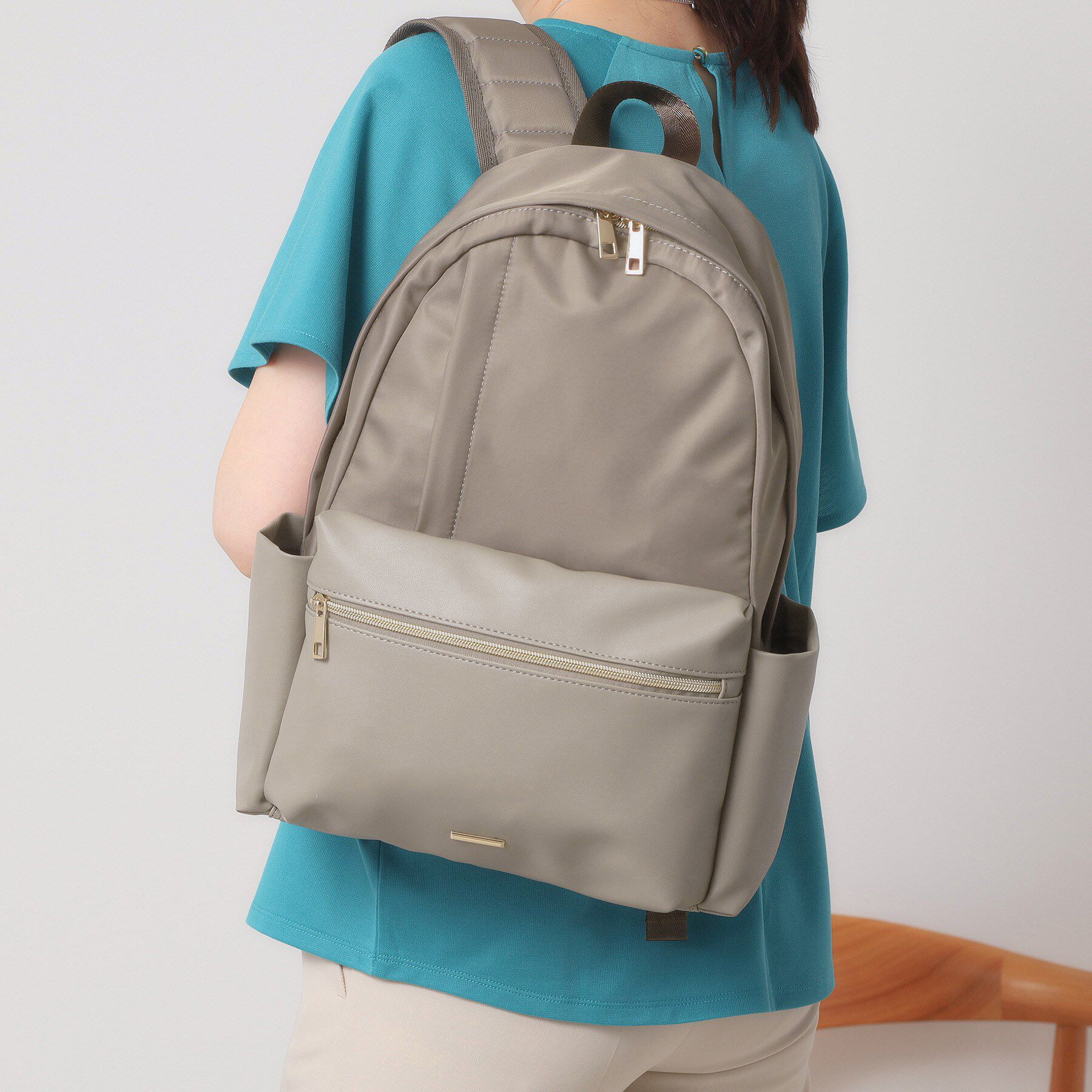 ITS&rsquo;DEMO「【A4・PC対応／10ポケット】合皮コンビリュック」|リュック|モカブラウン(042