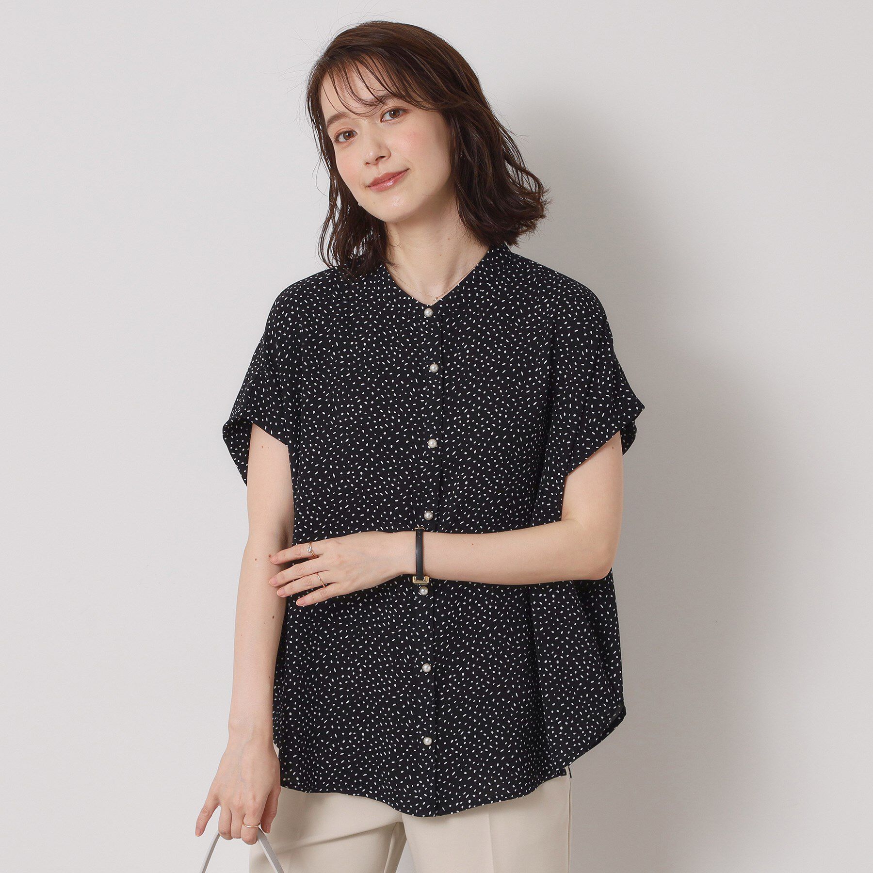 ITS&rsquo;DEMO「【接触冷感／手洗い可】ショルダータックブラウス」|シャツ・ブラウス|ブラック(119)