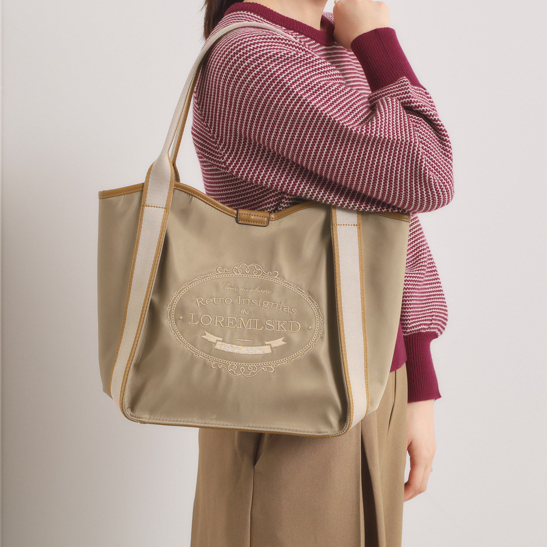 ITS&rsquo;DEMO「【A4対応】刺繍ロゴトート」|トートバッグ|ベージュ(052)