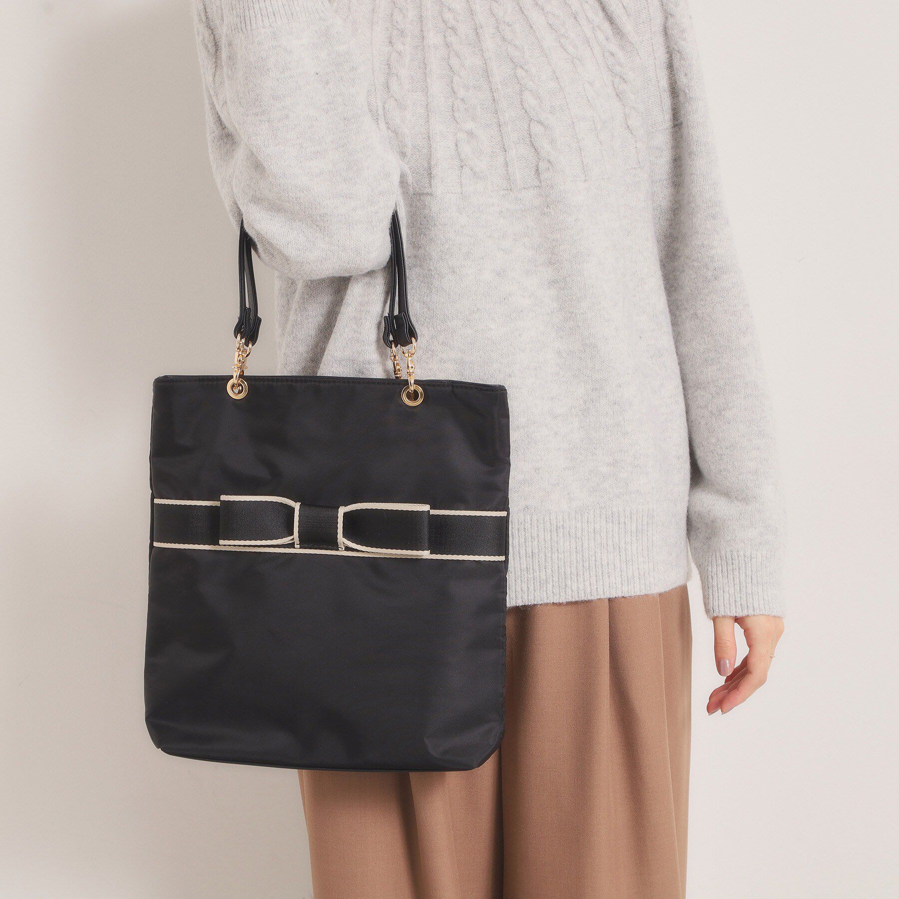 ITS&rsquo;DEMO「【A4対応】リボンサブトート」|トートバッグ|ブラック(019)