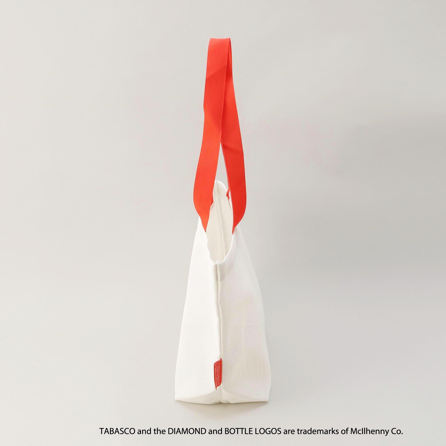 212 KITCHEN STORE「保冷ポーチ付きメッシュトートL WH ＜TABASCO(R) タバスコ＞」|その他|