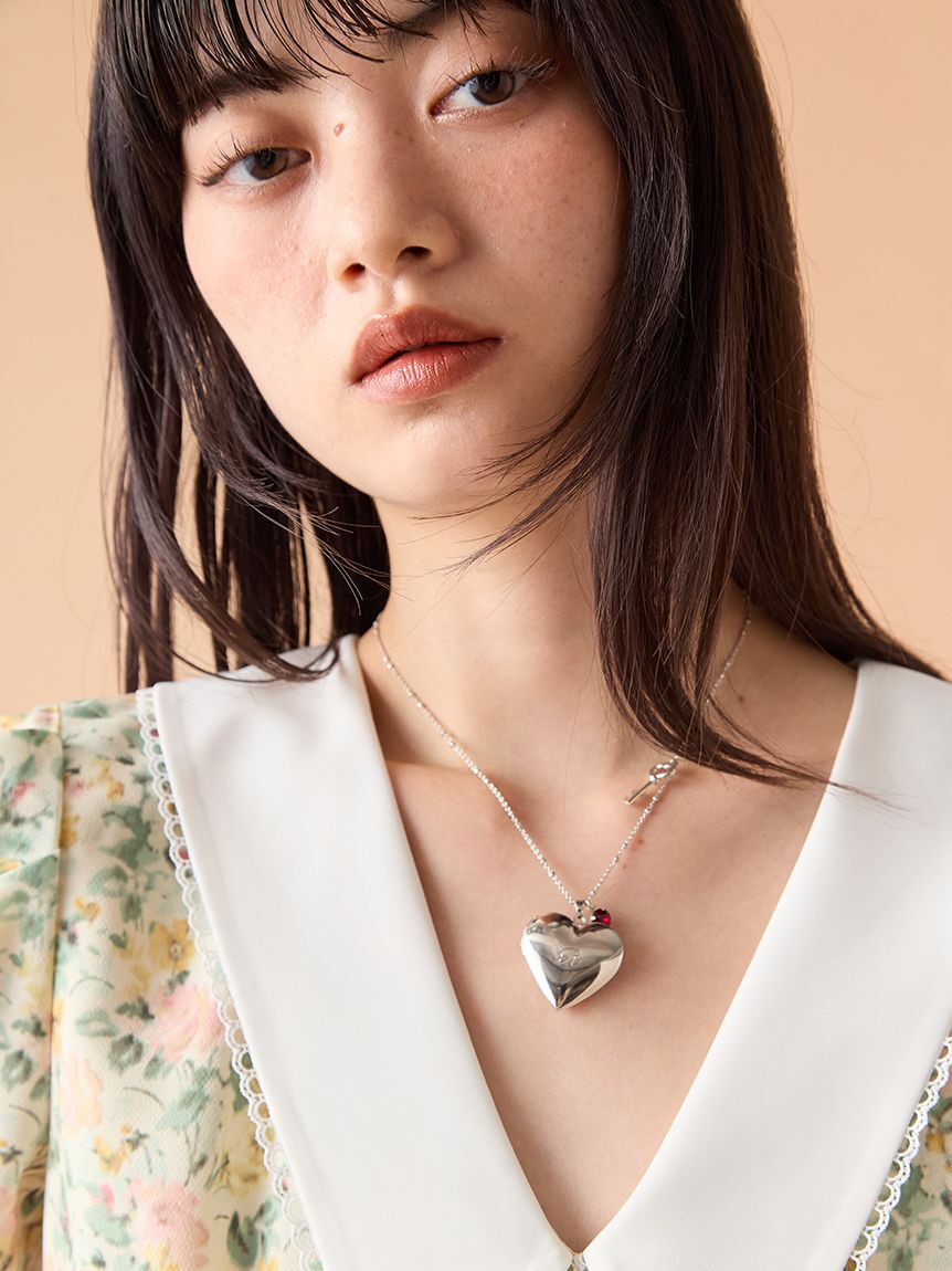 LILY BROWN「イニシャルハートロケットネックレス」|ネックレス|RED