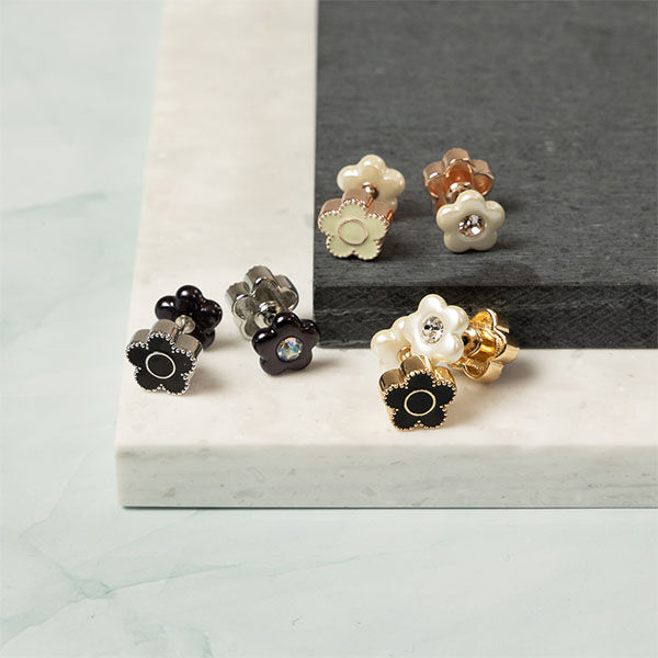 MARY QUANT「パールデイジーデュオ ピアス」|ピアス|