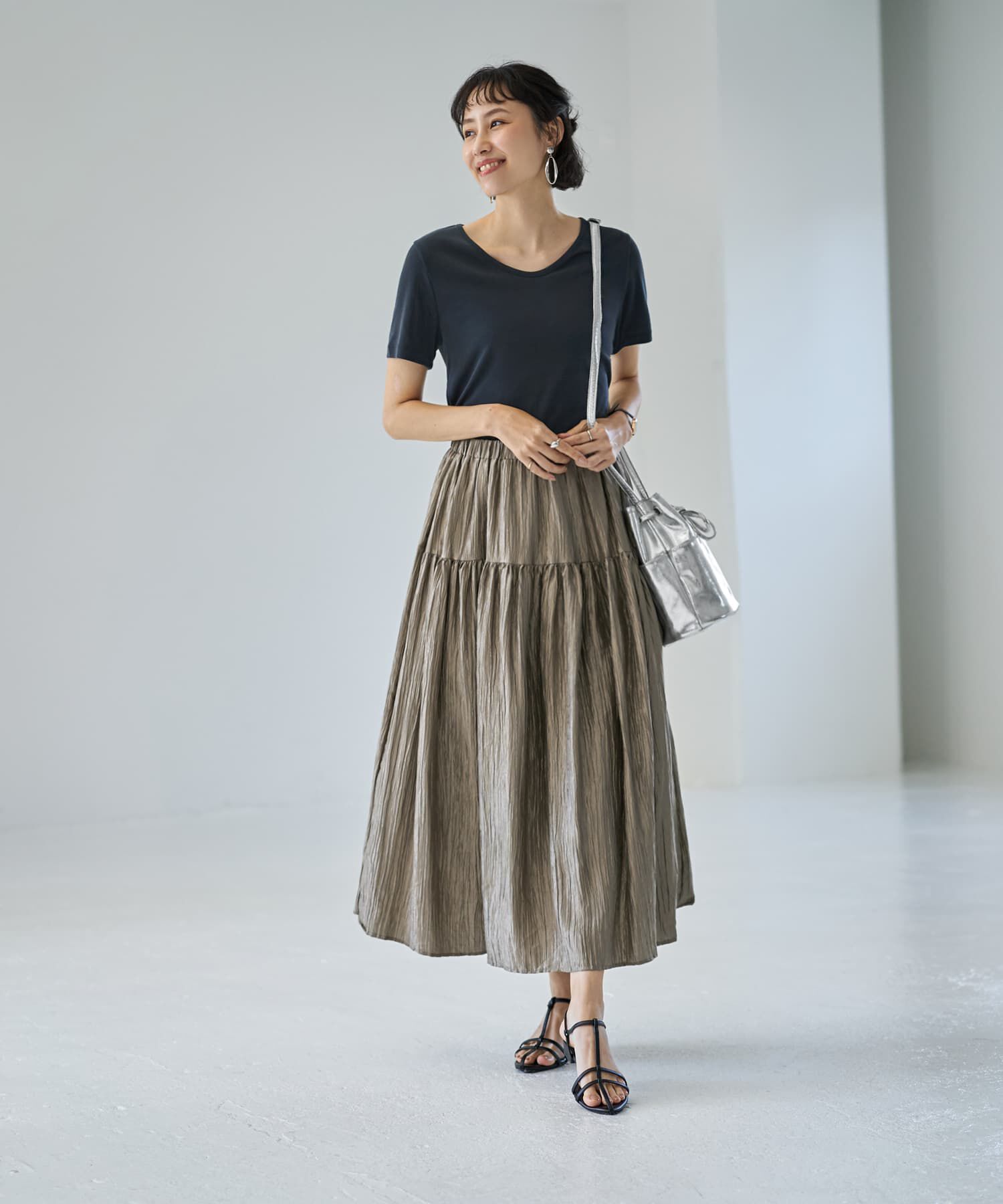 STYLE DELI「しっとり質感の緩やかVネックとろみトップス」|Tシャツ・カットソー|