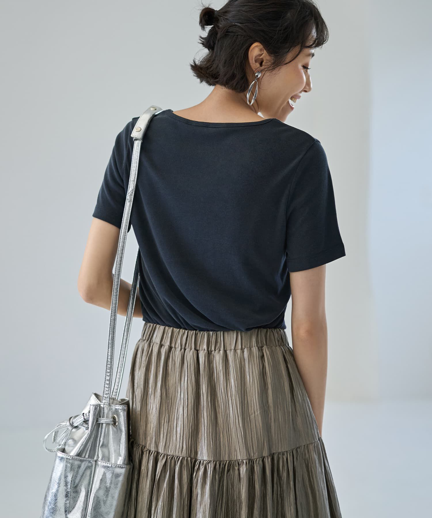 STYLE DELI「しっとり質感の緩やかVネックとろみトップス」|Tシャツ・カットソー|