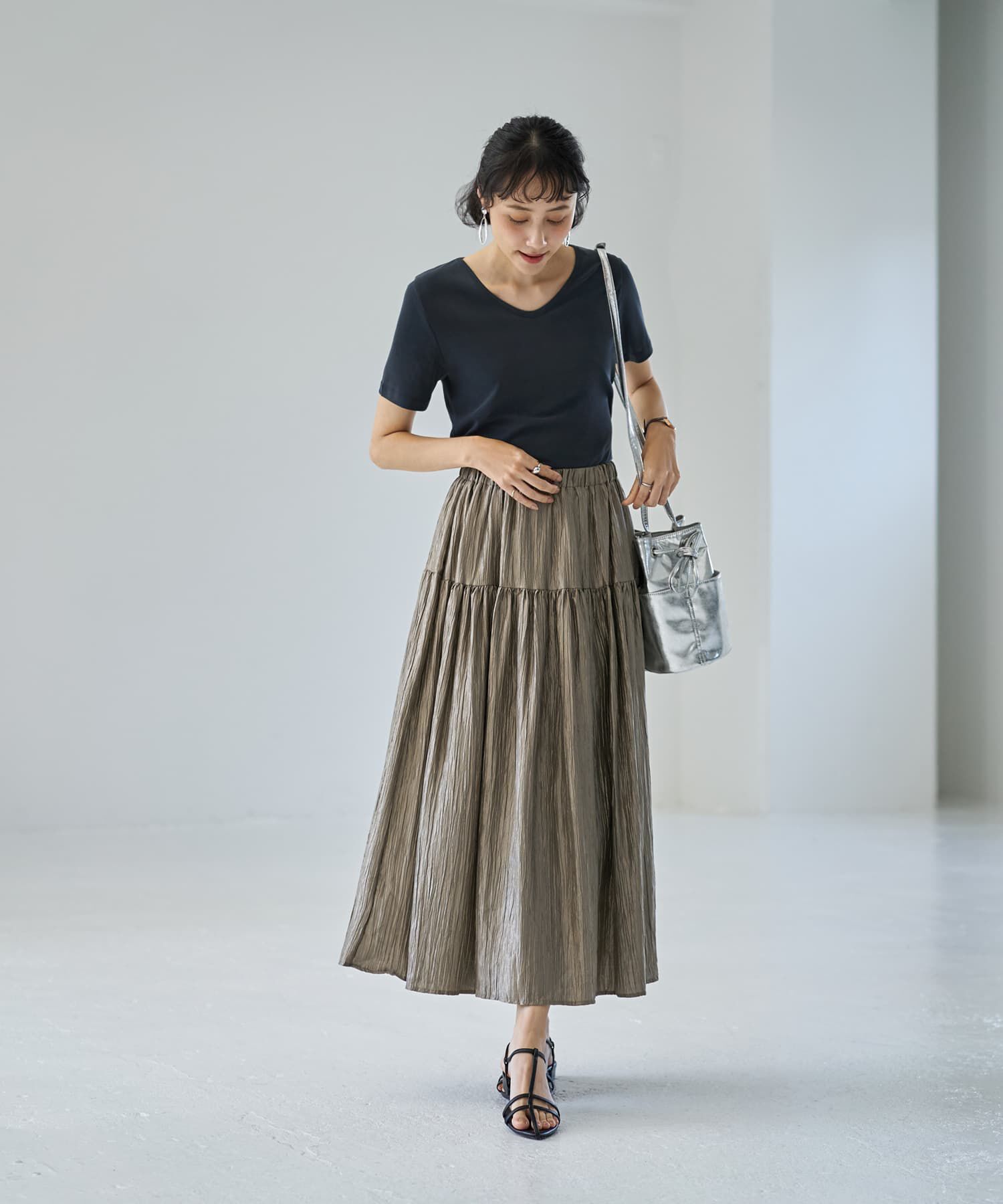 STYLE DELI「しっとり質感の緩やかVネックとろみトップス」|Tシャツ・カットソー|