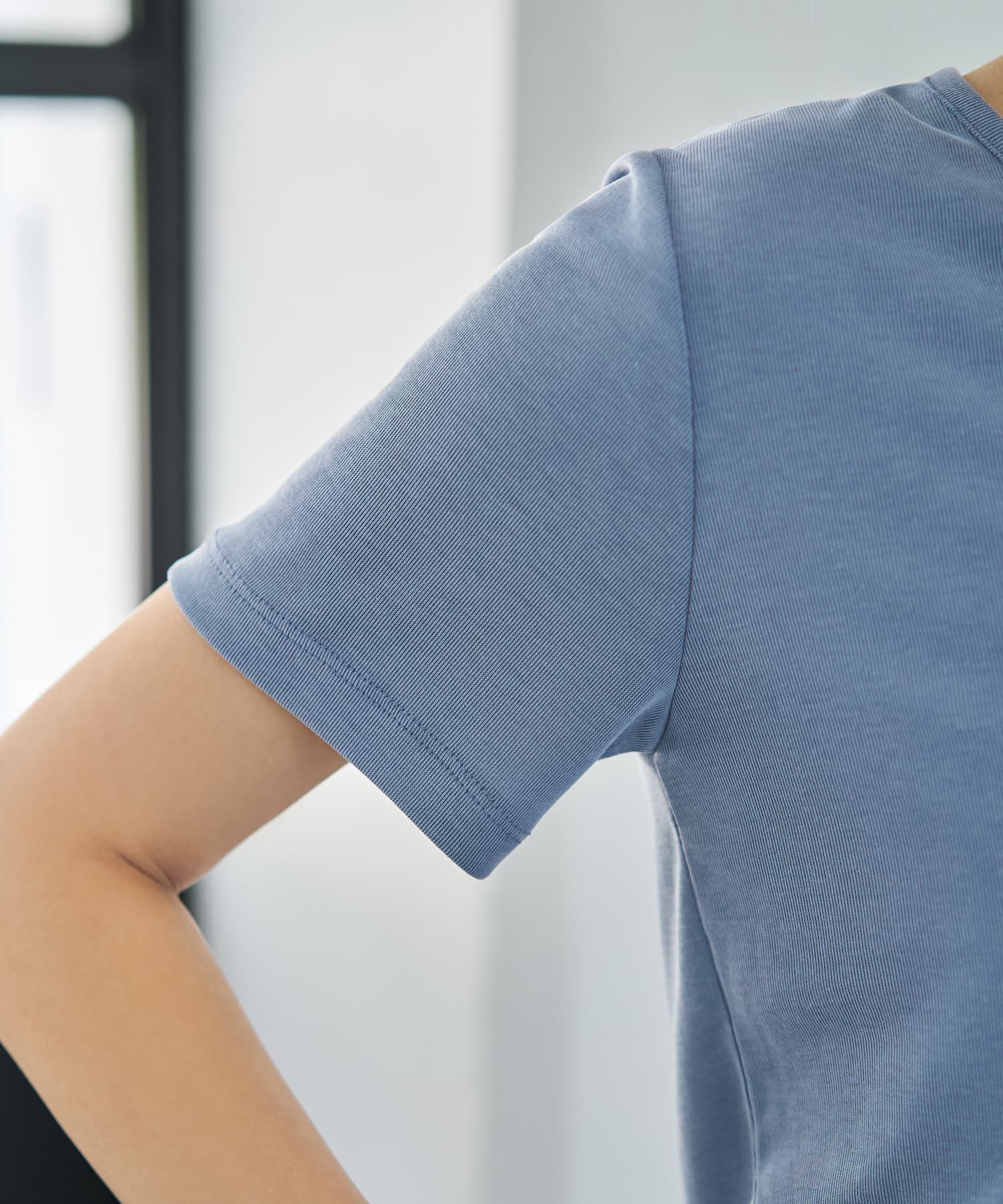 STYLE DELI「しっとり質感の緩やかVネックとろみトップス」|Tシャツ・カットソー|