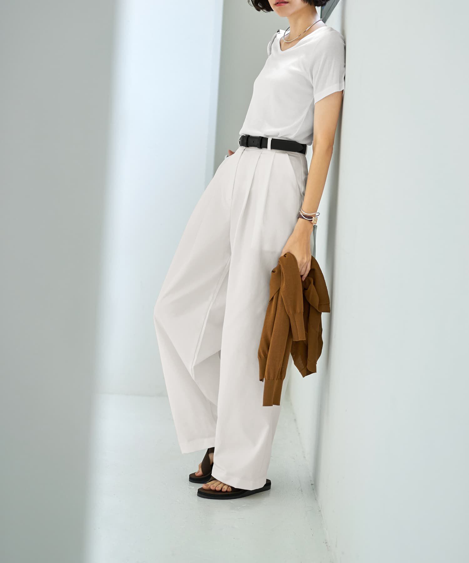 STYLE DELI「しっとり質感の緩やかVネックとろみトップス」|Tシャツ・カットソー|