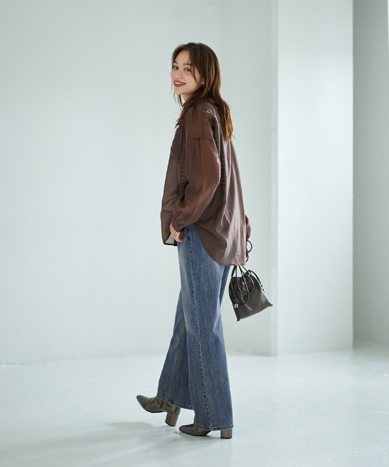 STYLE DELI「【袖口がゴムで便利な】微シアー微光沢シャツ」|シャツ・ブラウス|