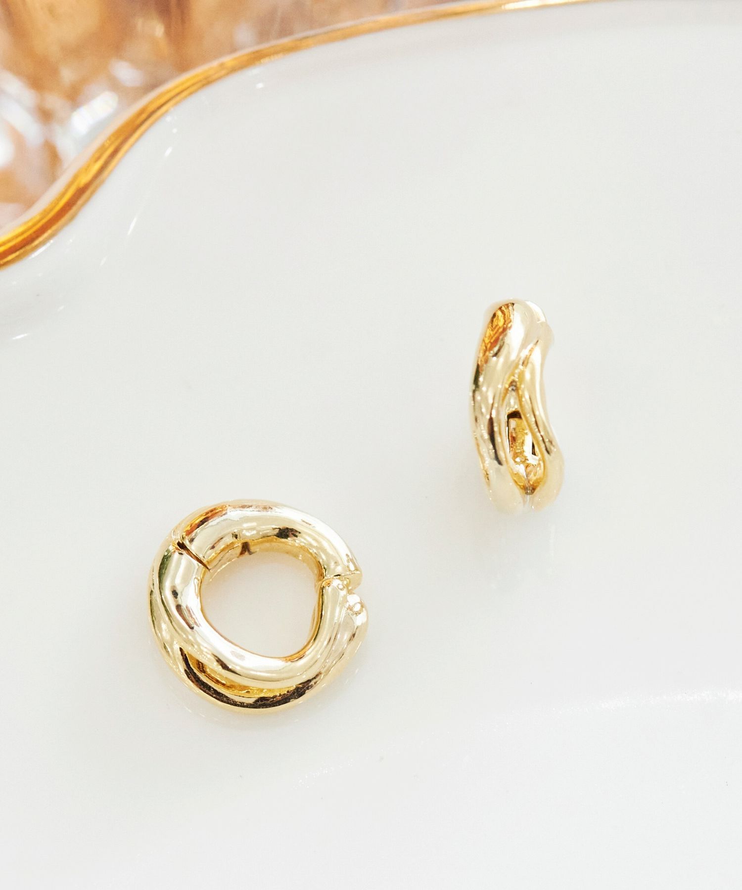 Phoebe「ウェーブスナップイヤリング　ゴールド」|イヤリング|