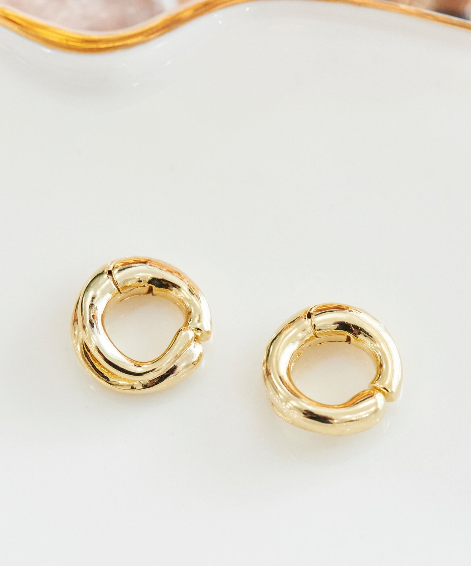 Phoebe「ウェーブスナップイヤリング　ゴールド」|イヤリング|