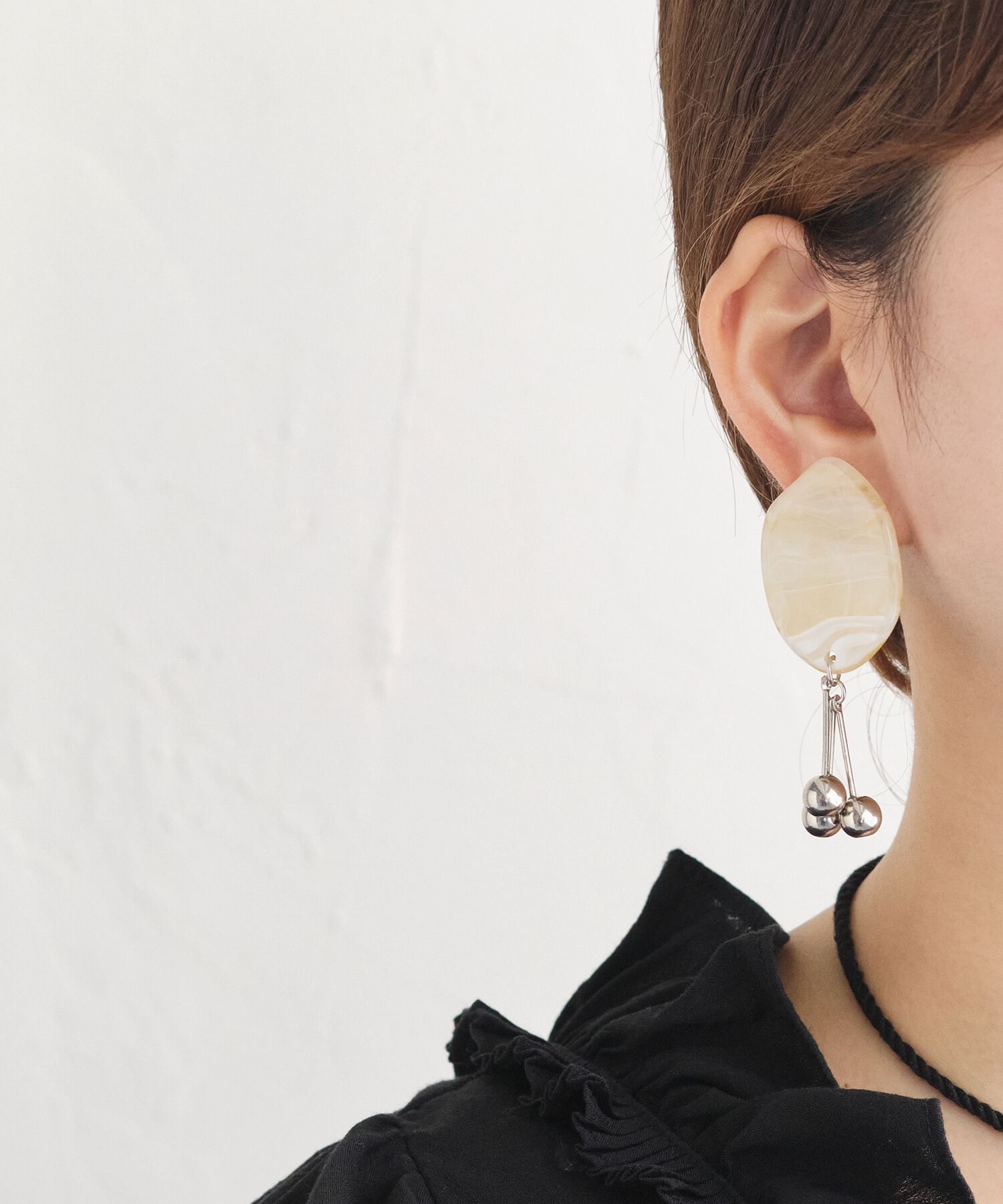 Phoebe+「【sfy】slice drop　イヤリング　ベージュ」|イヤリング|