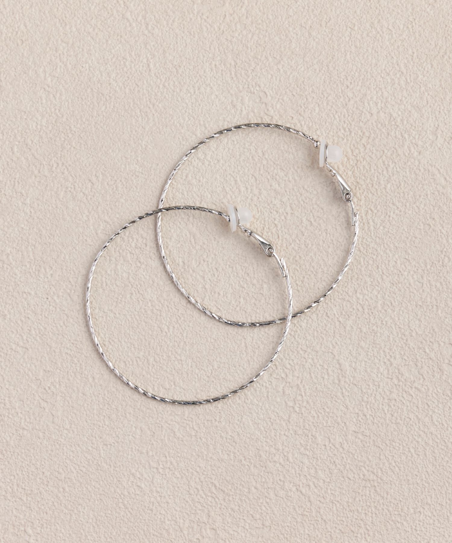 Phoebe「ツイストラインフープイヤリング　シルバー」|イヤリング|