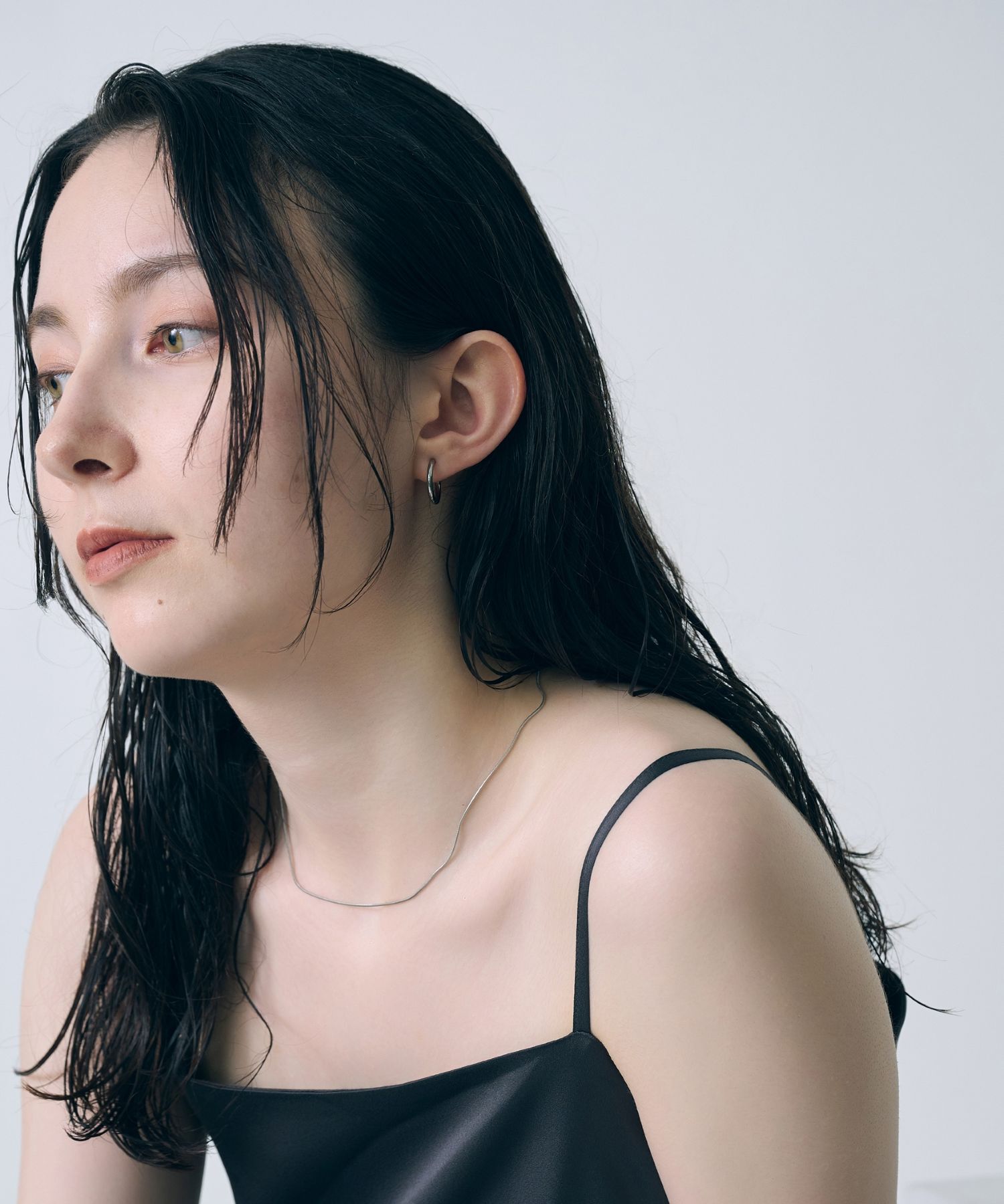 Phoebe「【金属アレルギー対応】ワンタッチミディアムフープピアス　シルバー/サージカルステンレス」|ピアス|