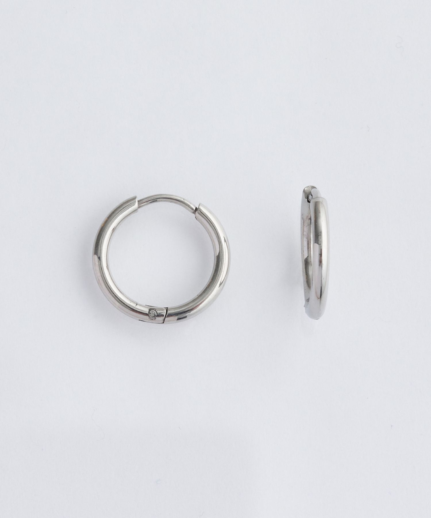 Phoebe「【金属アレルギー対応】ワンタッチミディアムフープピアス　シルバー/サージカルステンレス」|ピアス|