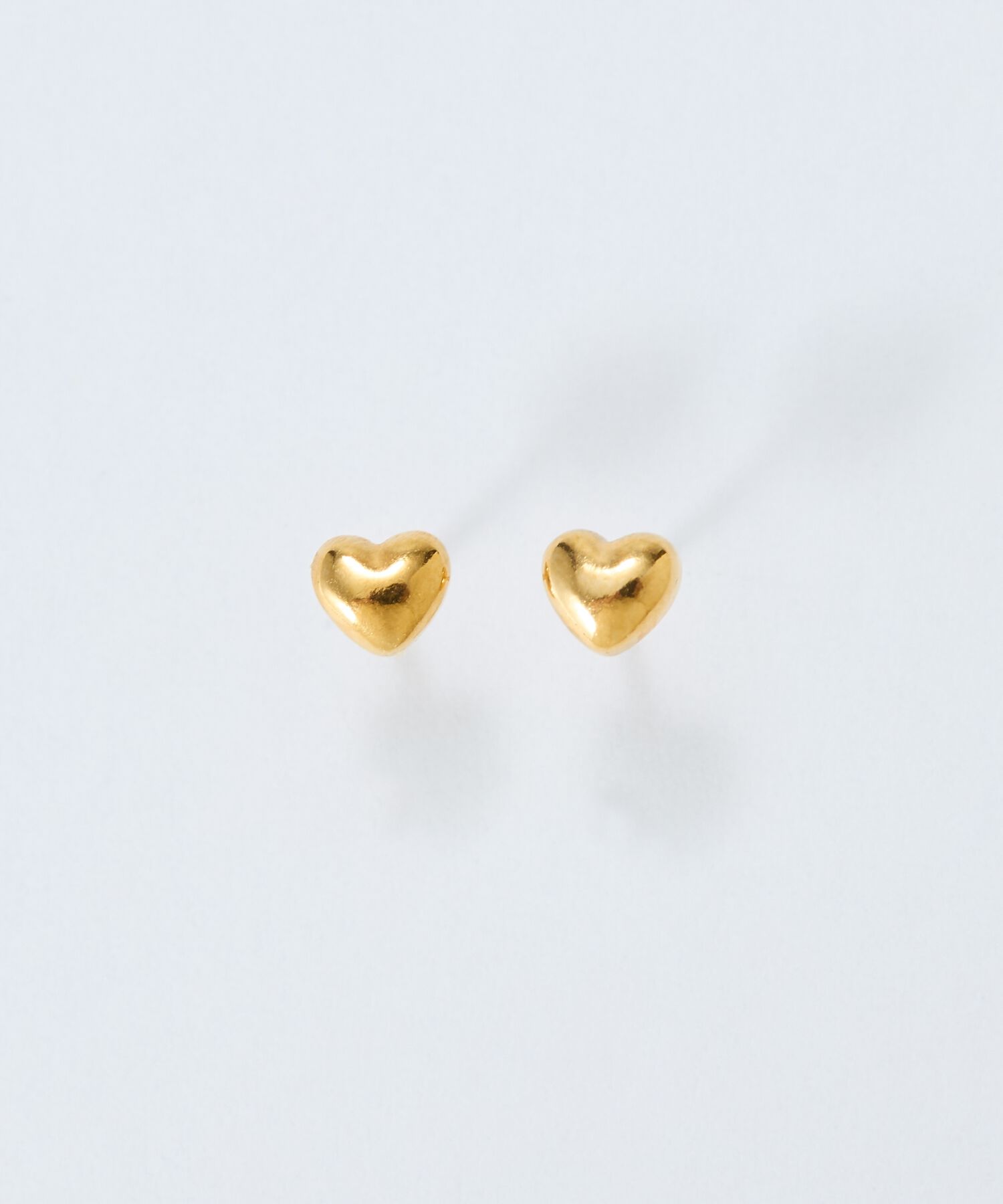 Phoebe「【金属アレルギー対応】パフィーハートピアス　ゴールド/サージカルステンレス」|ピアス|