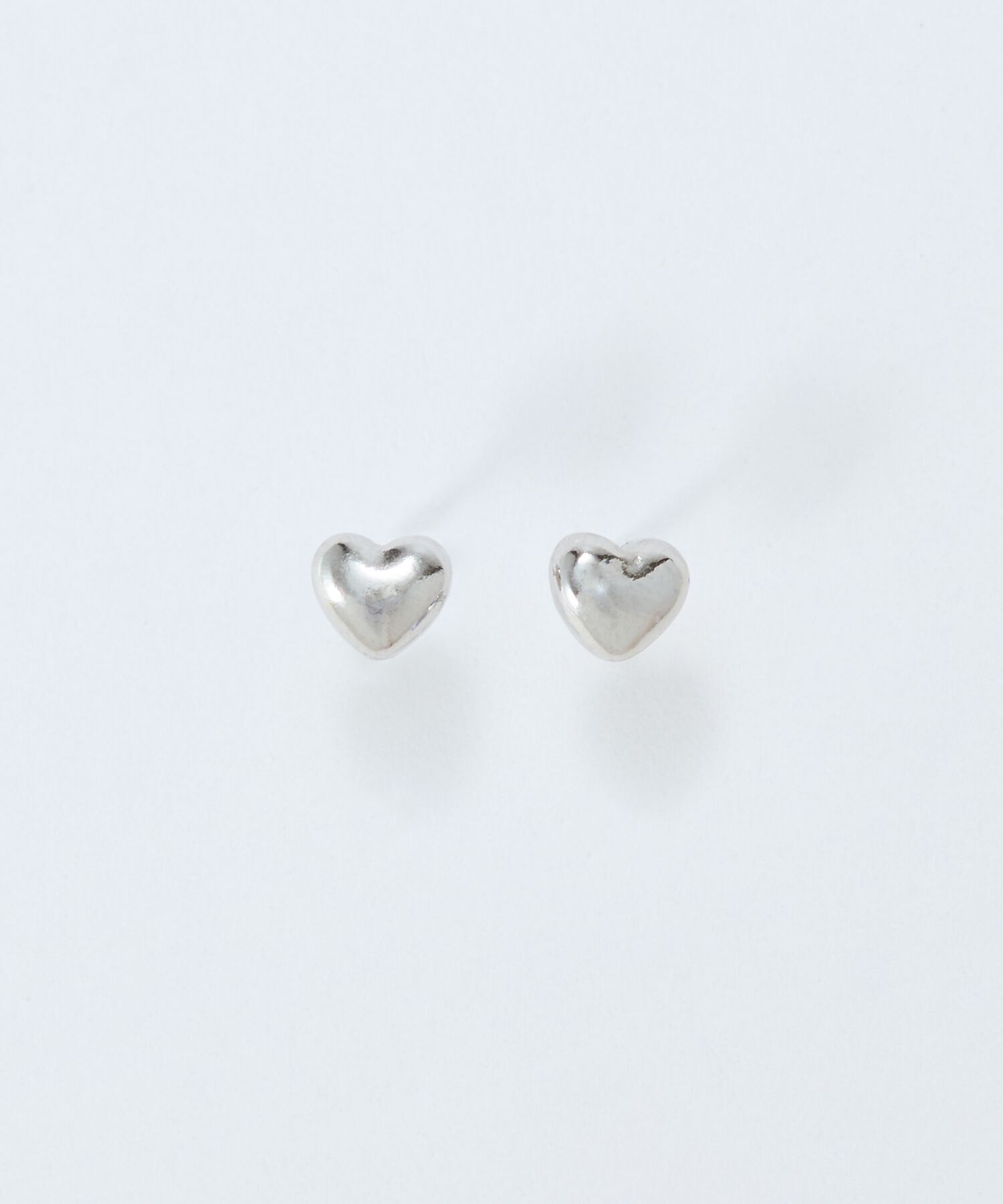 Phoebe「【金属アレルギー対応】パフィーハートピアス　シルバー/サージカルステンレス」|ピアス|