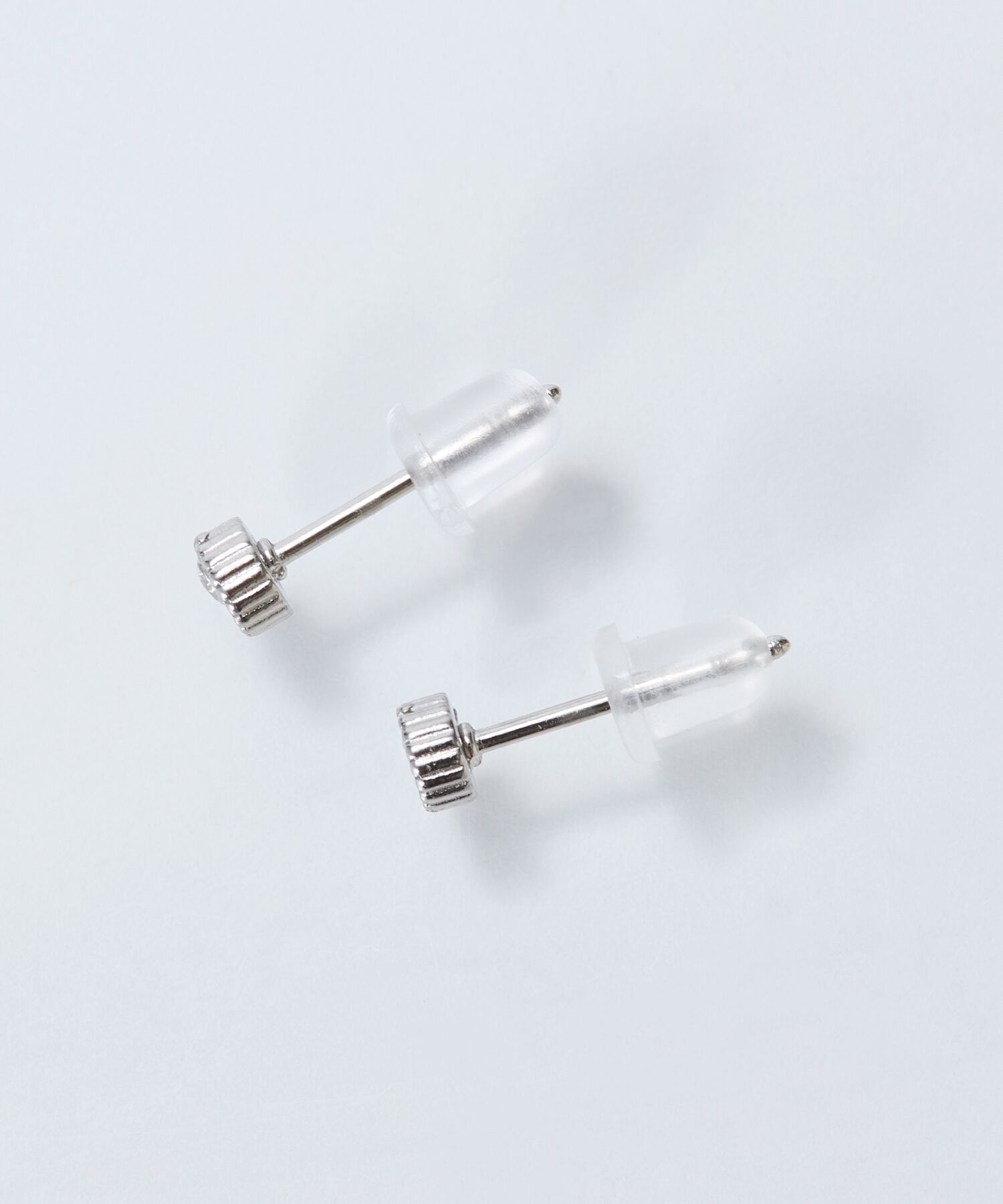 Phoebe「【金属アレルギー対応】プチシャイニングピアス　シルバー/サージカルステンレス」|ピアス|