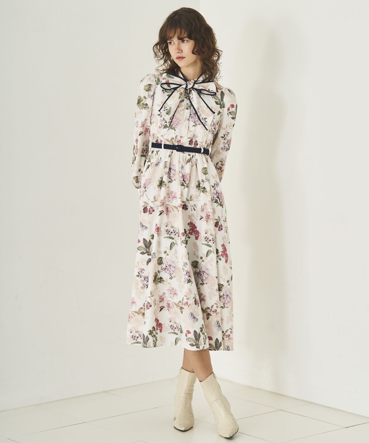 アンドクチュール「フラワーガーデンプリントワンピース」|ワンピース|白系花柄