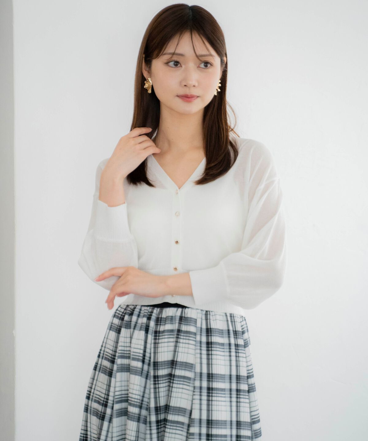 アンドクチュール「シャイニーシアーⅤネックカーディガン」|カーディガン|