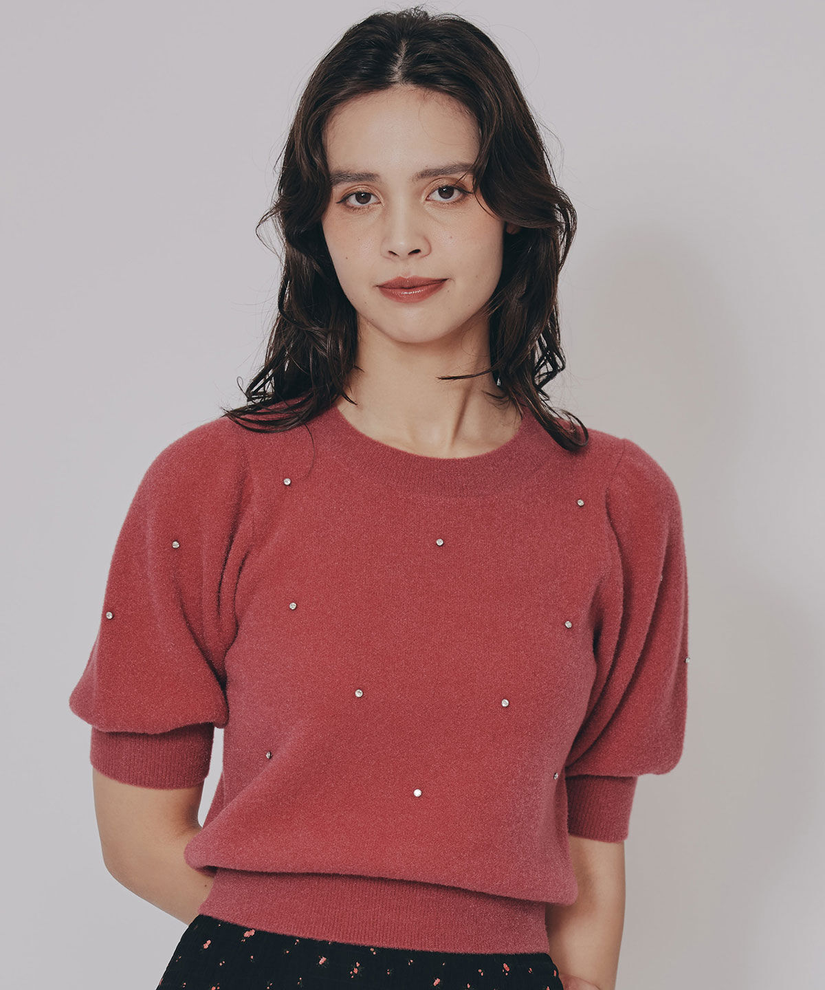 REDYAZEL「ビジューパフスリーブニットトップス」|ニット・セーター|レッド