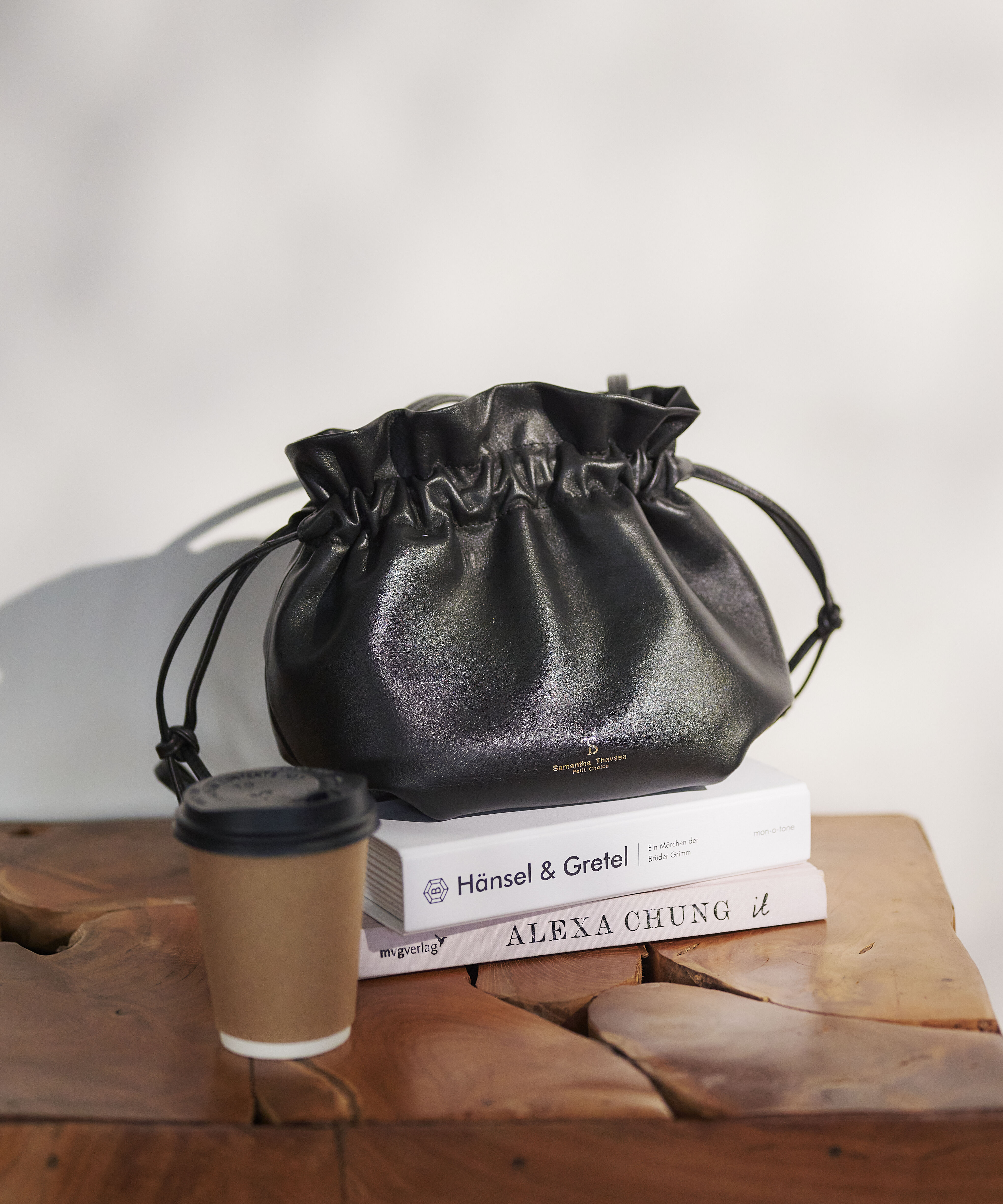 Samantha Thavasa Petit Choice「レザーシンプル巾着バッグ」|ショルダー・メッセンジャー|ブラック