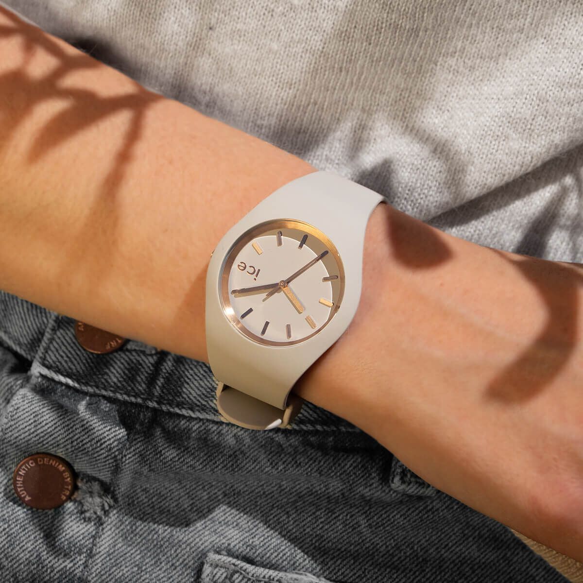ICE-WATCH「〈ICE-WATCH(ｱｲｽｳｫｯﾁ)〉ｽﾓｰﾙｼﾘｺﾝ ｳｨﾝﾄﾞ ICE glam brushed 」|腕時計|