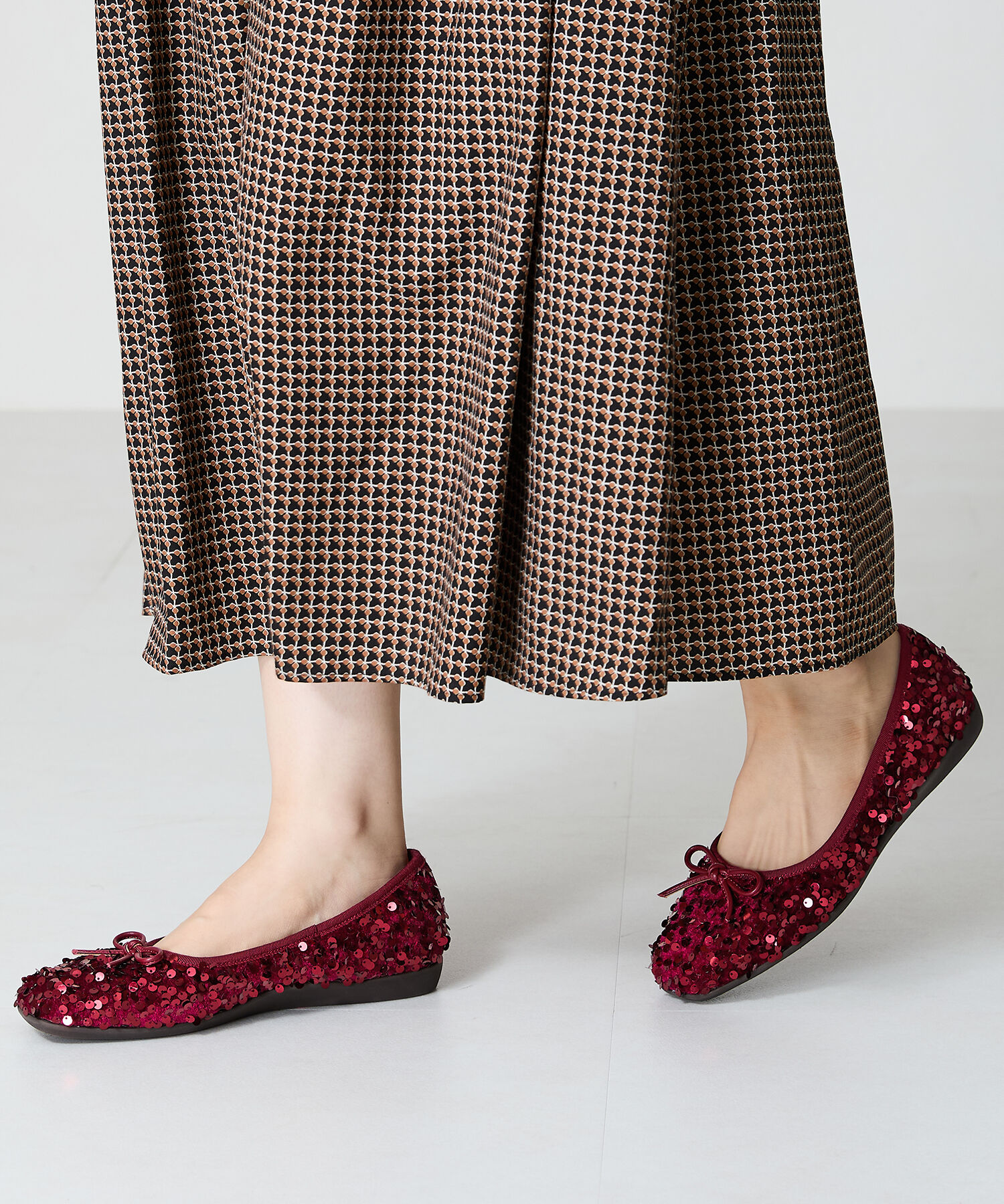 ORiental TRaffic「【跳べるパンプス/シリーズ累計１５０万足突破】スパンコール スクエアトゥ バレエシューズ R-3216」|パンプス|