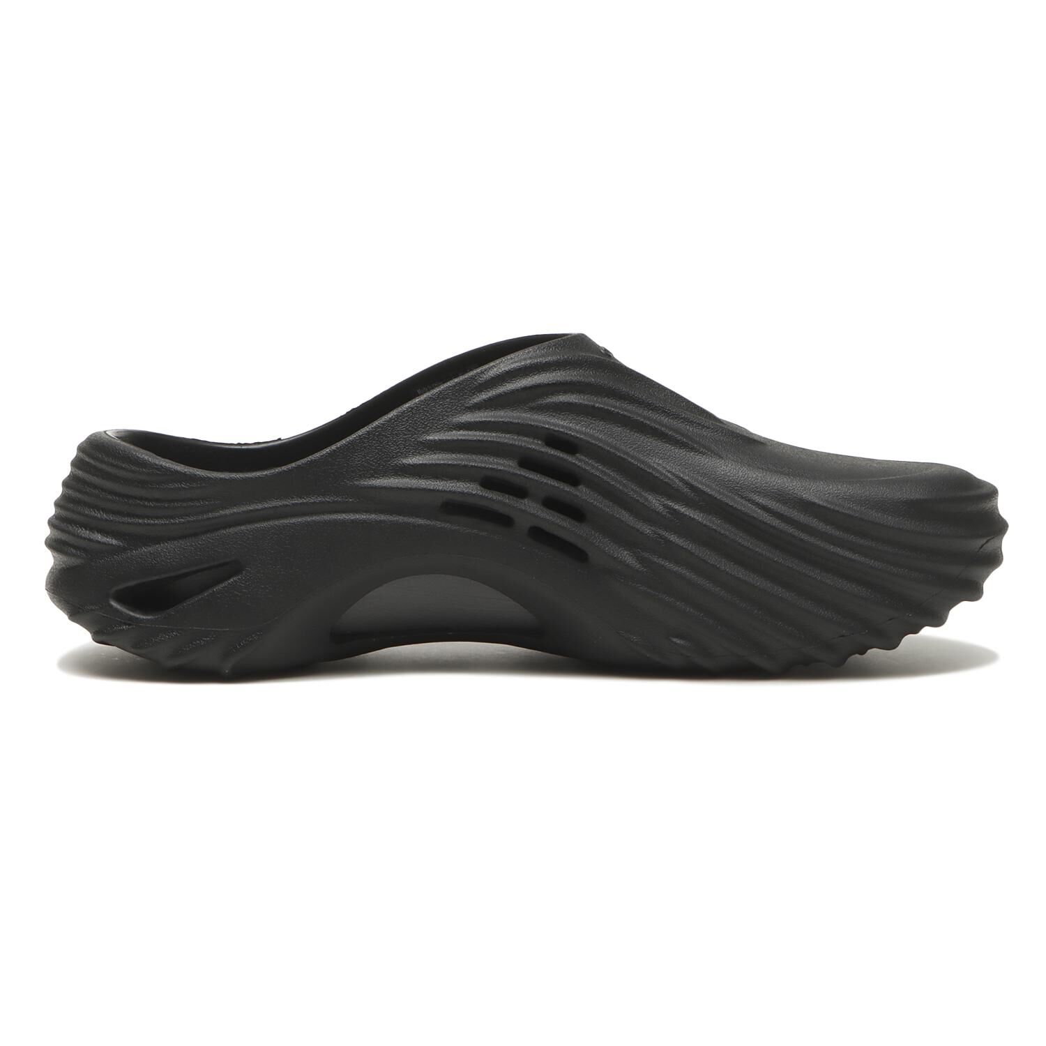 crocs「【crocs】ECHO WAVE」|サンダル|