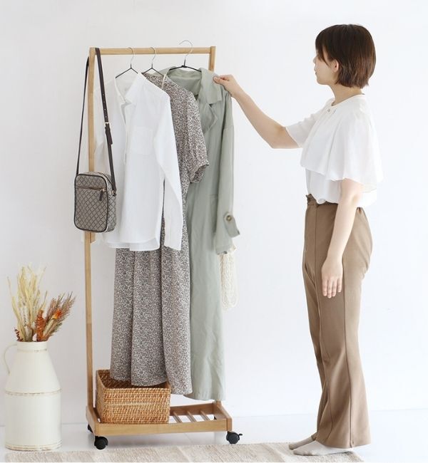 B-COMPANY「高さ調節可能　finハンガーラック」|トイレタリー・ランドリーグッズ|