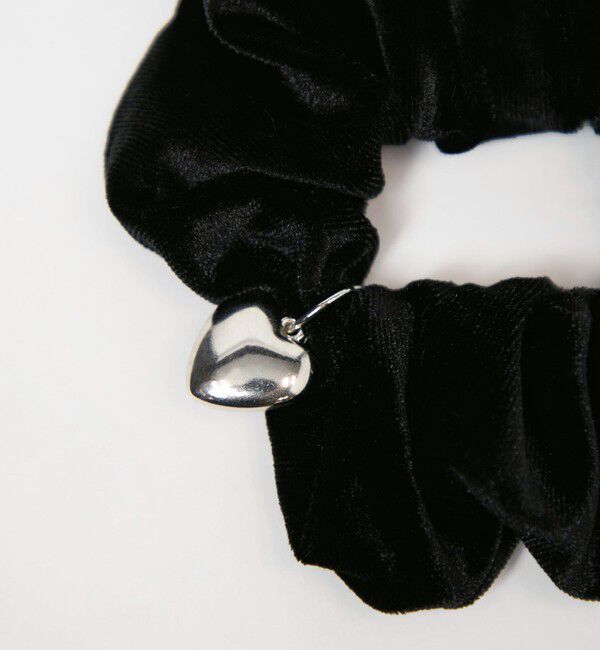 EMMEL REFINES「＜EMMEL REFINES＞EM ハートチャーム ベロアシュシュ」|ヘアゴム・シュシュ|