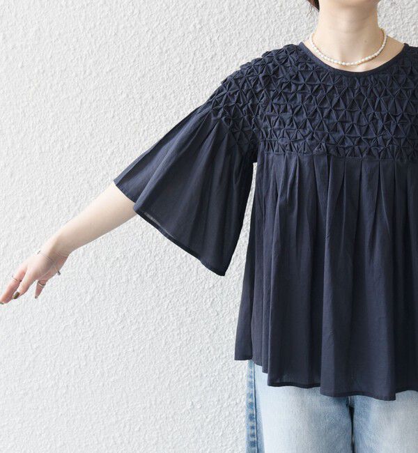 SHIPS any「SHIPS any:〈洗濯機可能〉ハンドスモッキング コットン フレア ブラウス」|シャツ・ブラウス|