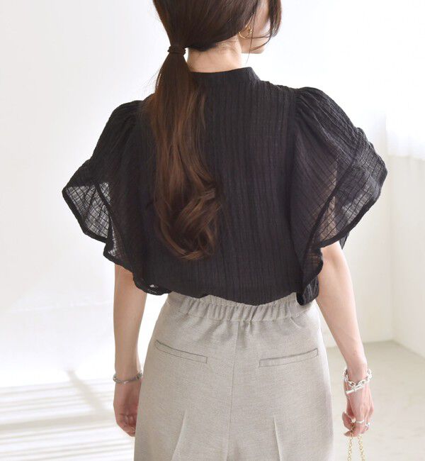 quaranciel「quaranciel:〈洗濯機可能〉スタンドカラー シアー フリル ハーフスリーブ ブラウス」|シャツ・ブラウス|