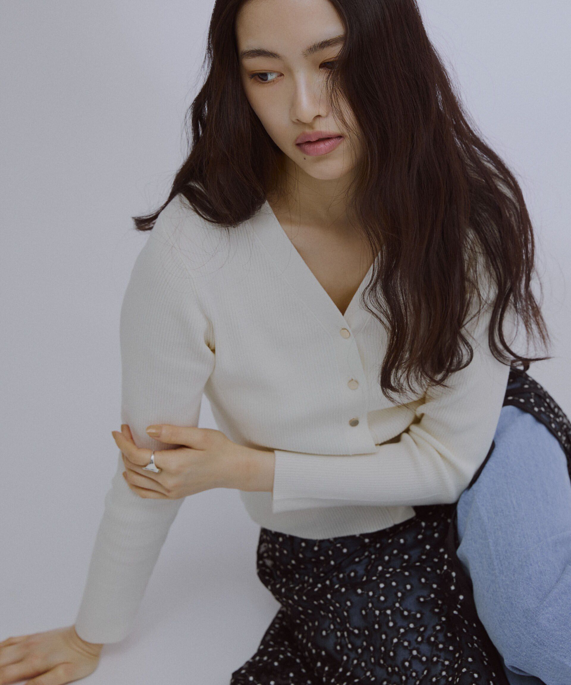 nano･universe「ウォッシャブルハイツイストVネックリブカーディガン」|ニット・セーター|オフホワイト1