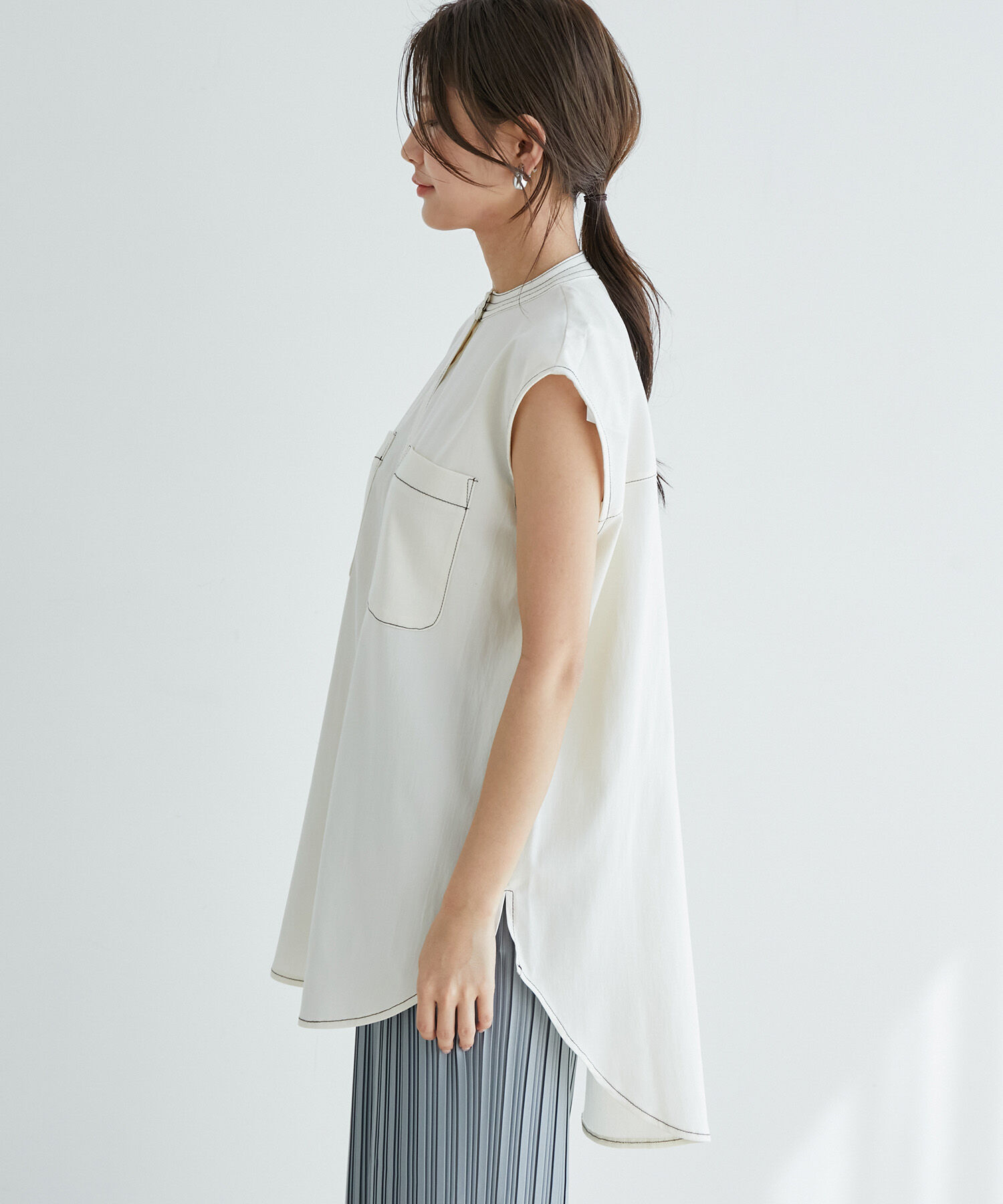 vis-a-vis「ステッチ入りノースリーブブラウス」|シャツ・ブラウス|