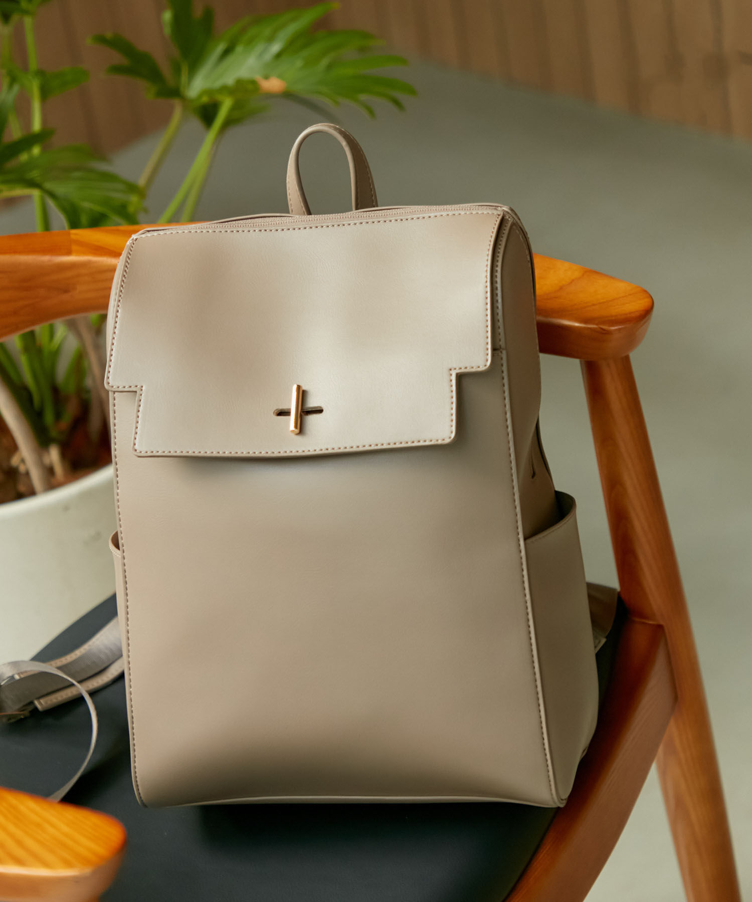 VIS「【A4対応・PC収納OK】6ポケットリュック」|リュック|ベージュ系(28)