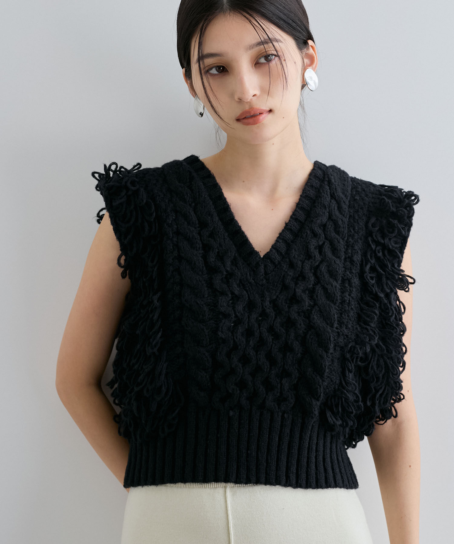 VIS「【WEB/一部店舗限定】編地切り替えフリンジループニットベスト」|ベスト・ジレ|ブラック(01)